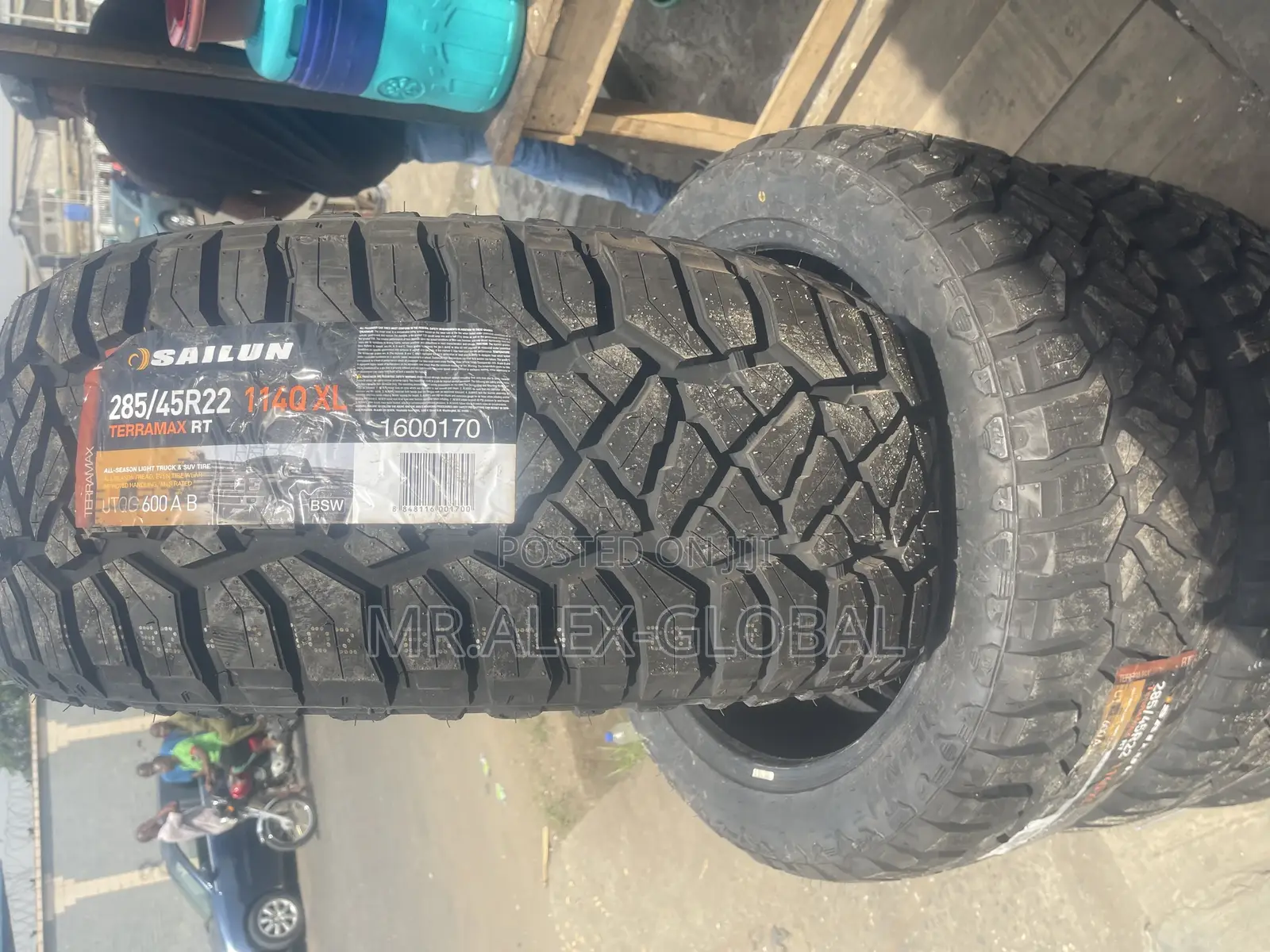 285/45/22 Off-Road Tire Original