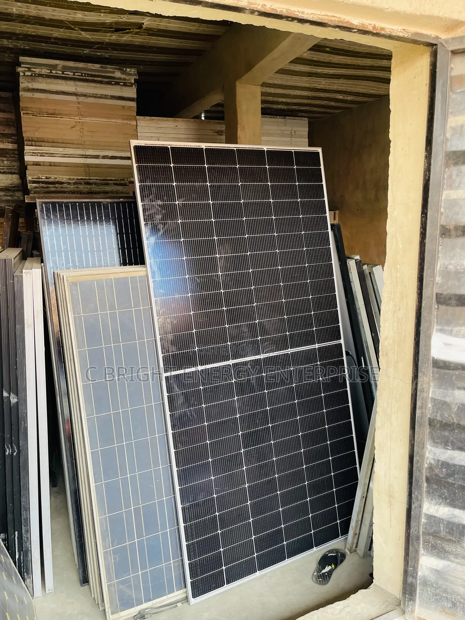 650watts Jinko Solar Panels With 25 Years Guarantee