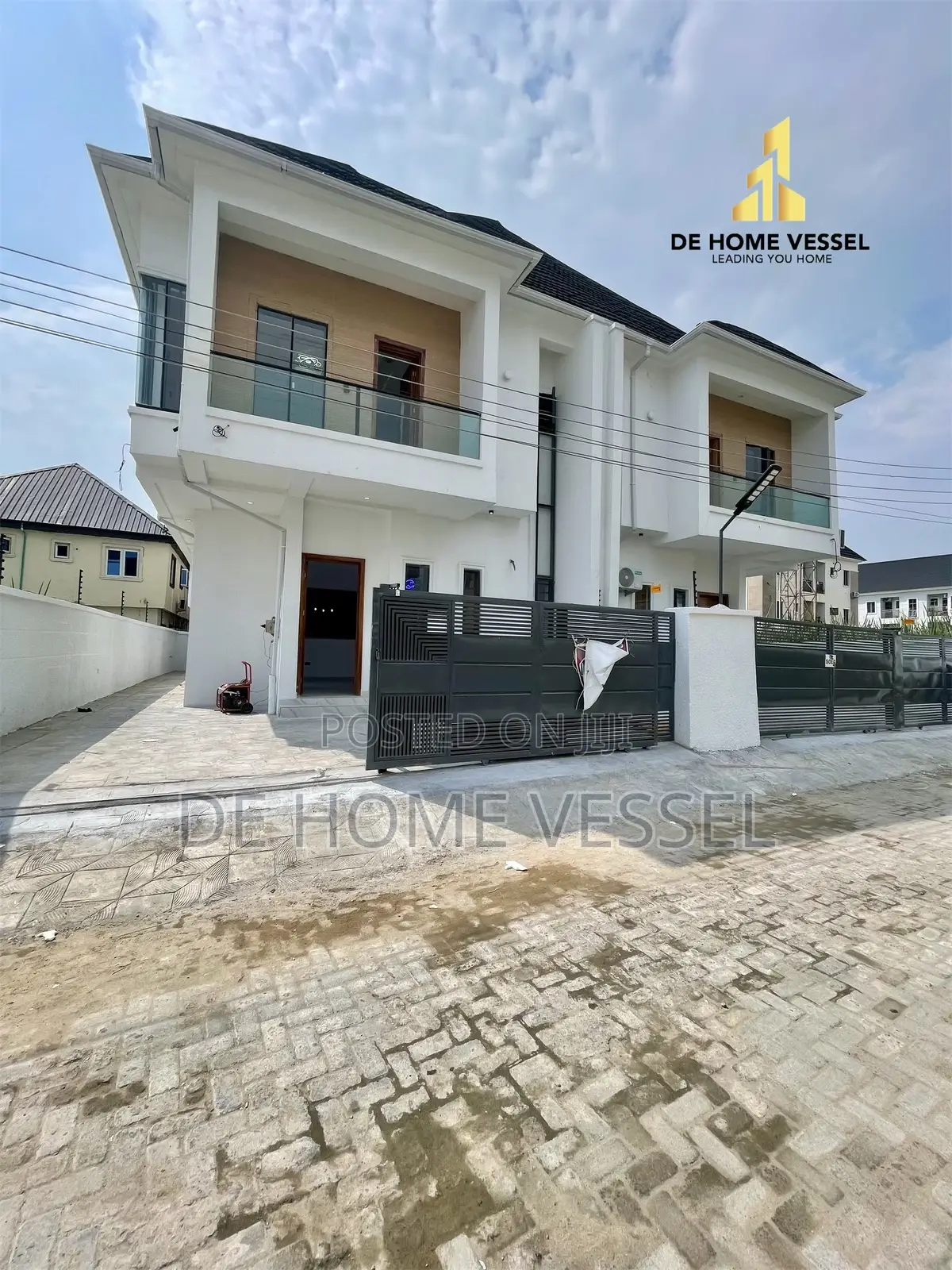 4bdrm Duplex in Ikota for sale