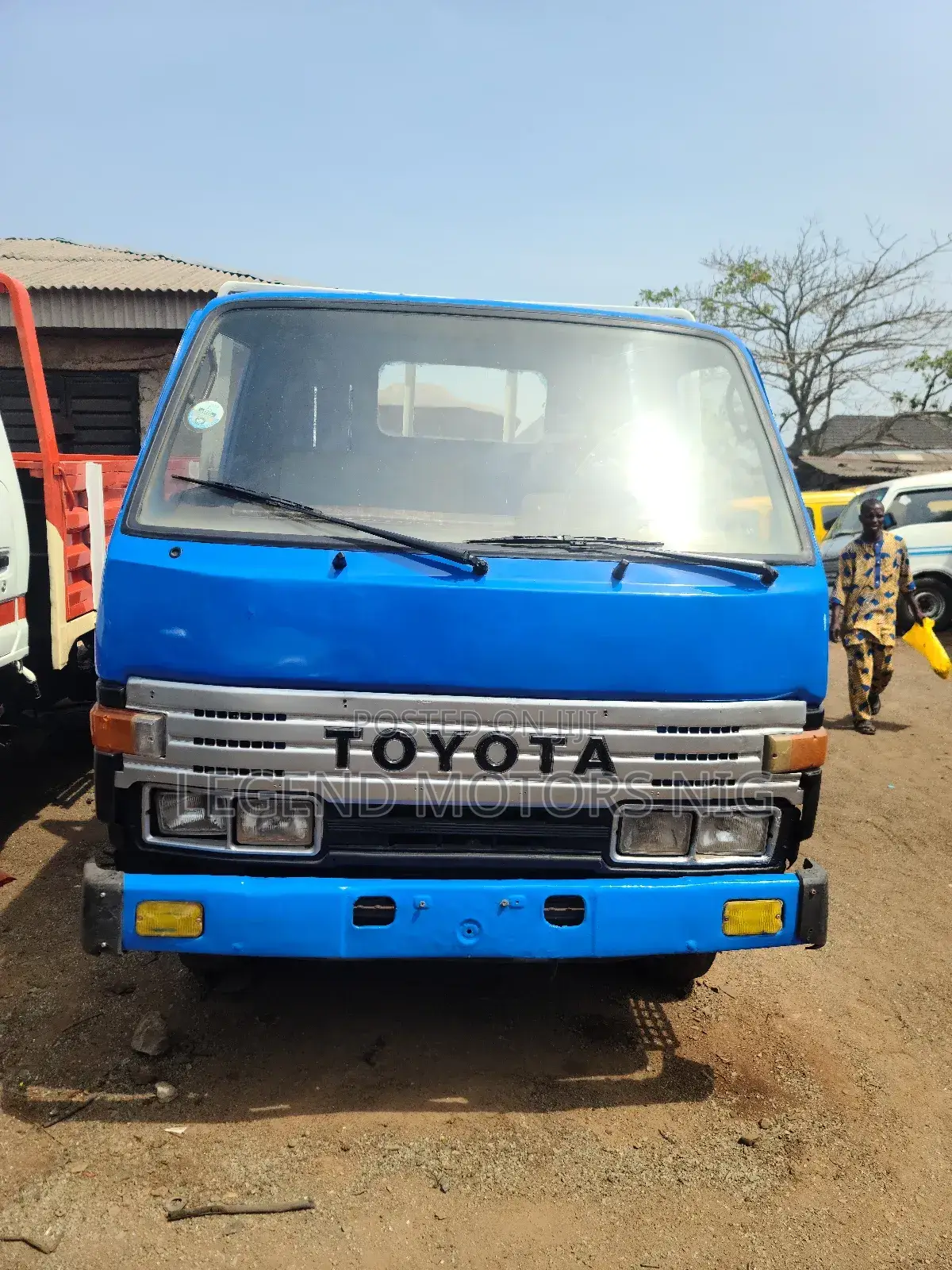 Toyota Dyna 200 Long Chasis With 2RZ Engine 6 Tyres