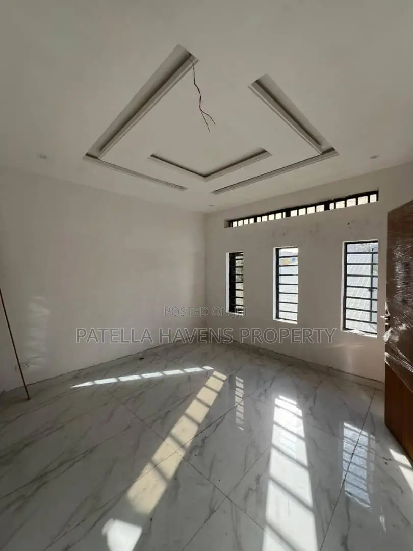 5bdrm Duplex in Ikoyi for sale