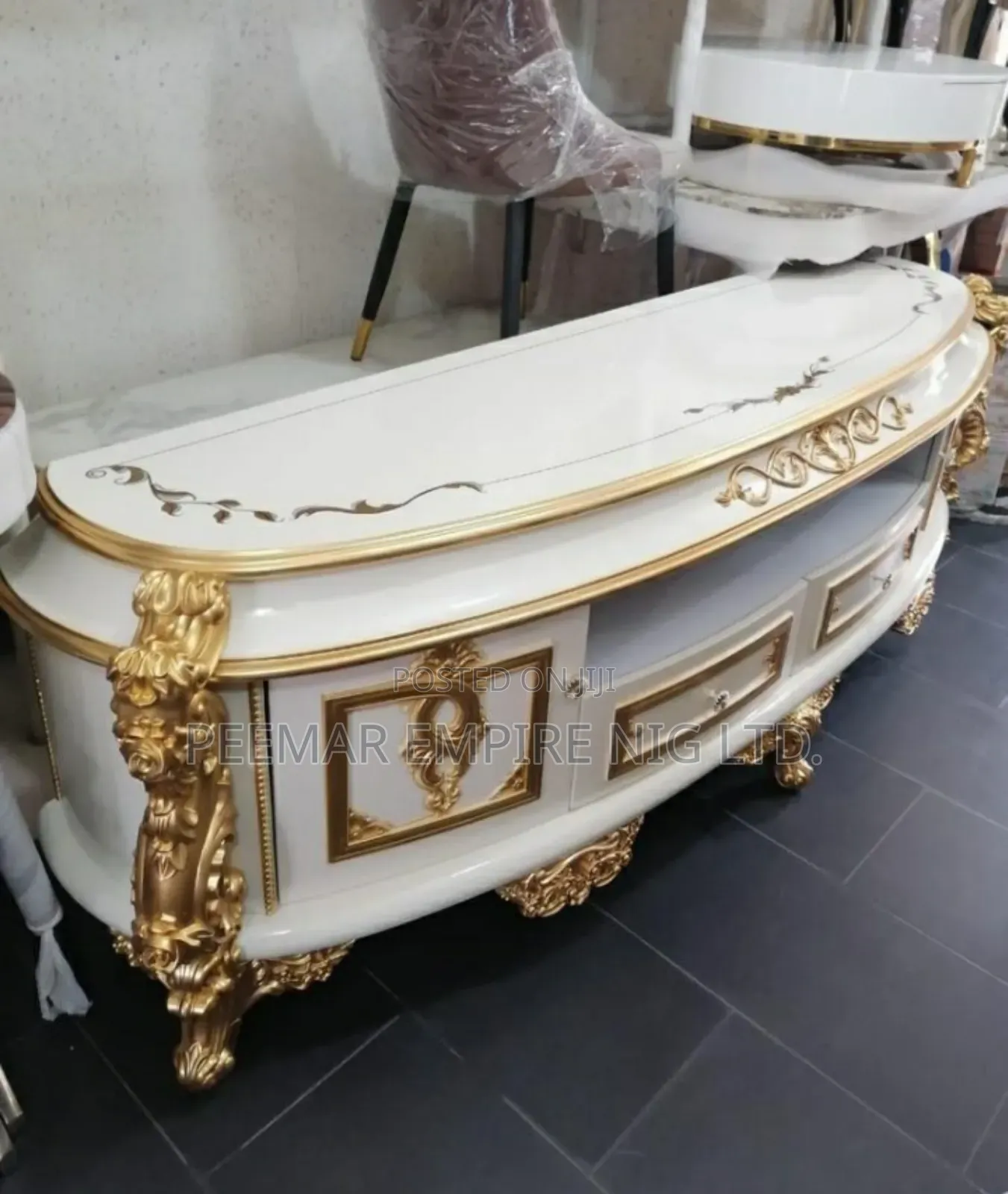 Classic Executive Imported Royal Tv Stand