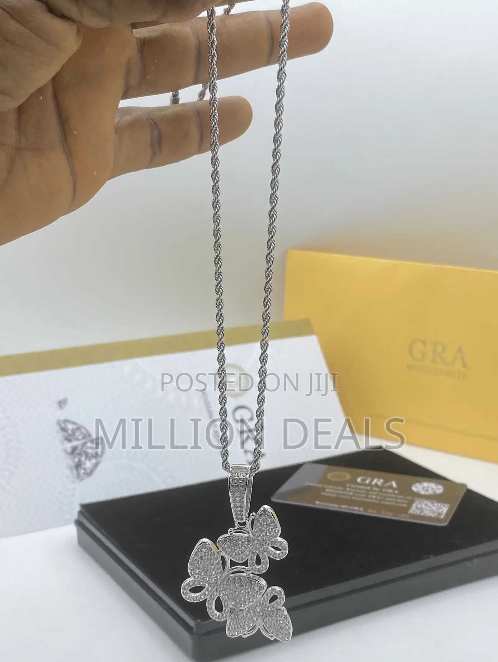 Men’S Luxury Iced Neckpiece N Pendant Silver