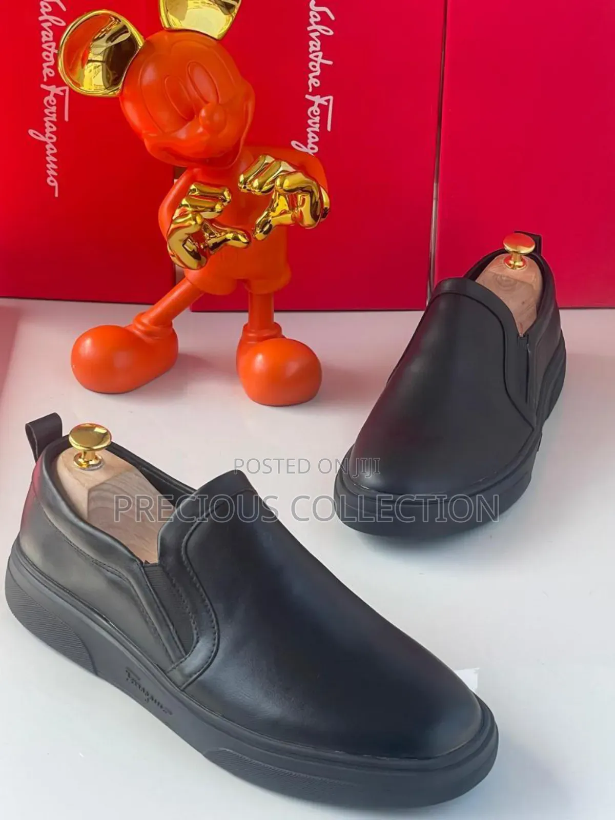 Unisex Ferragamo All Black Leather Loafer.