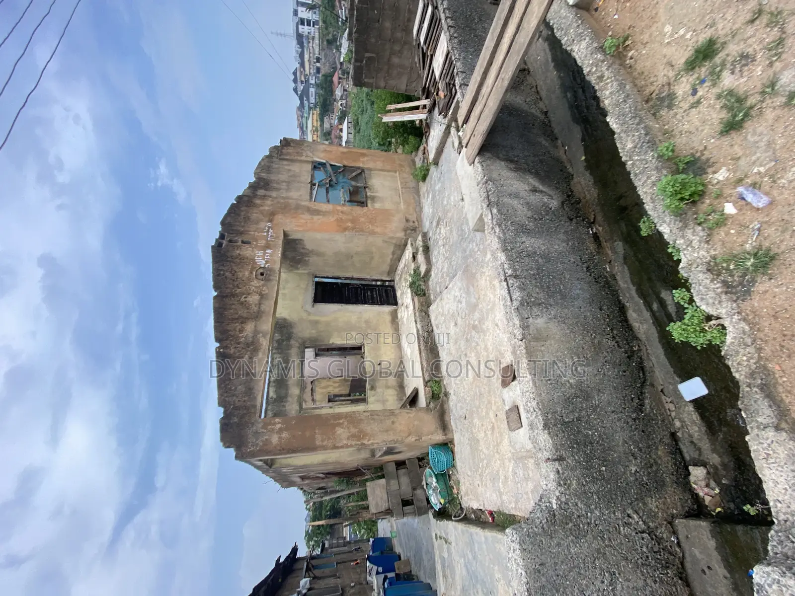 5bdrm Bungalow in Omole Phase 2 for sale