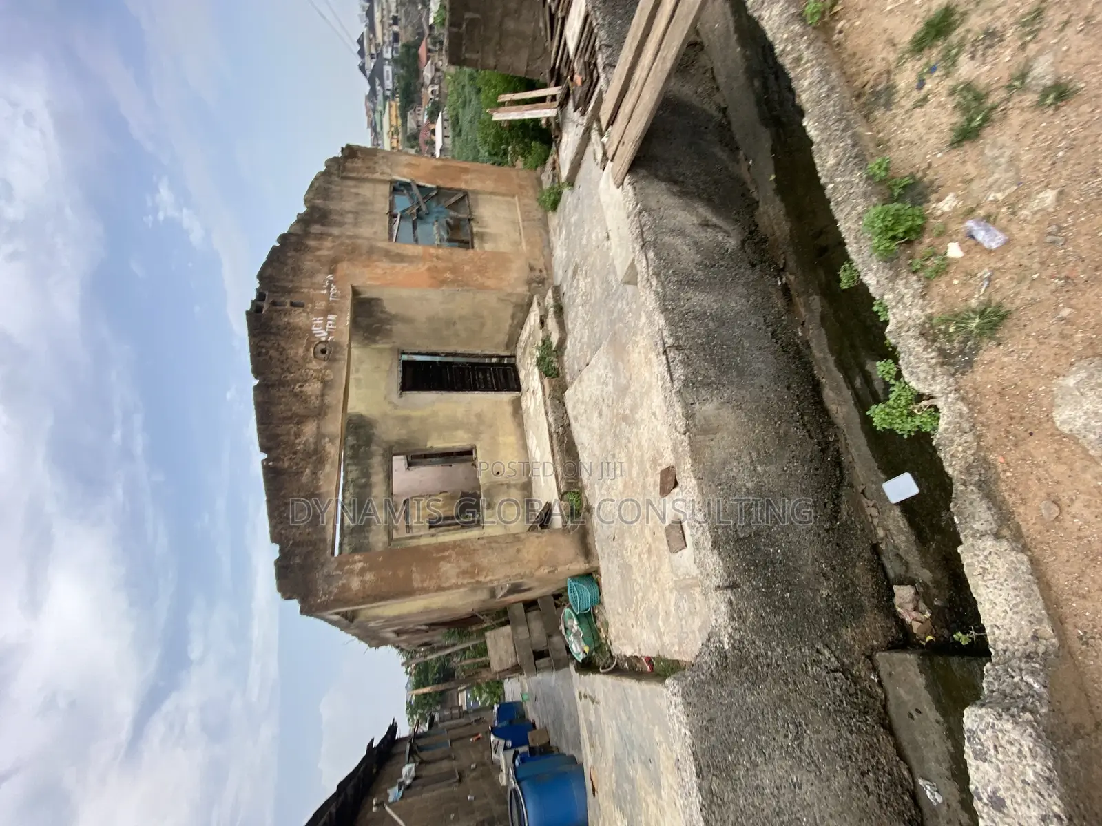 5bdrm Bungalow in Omole Phase 2 for sale
