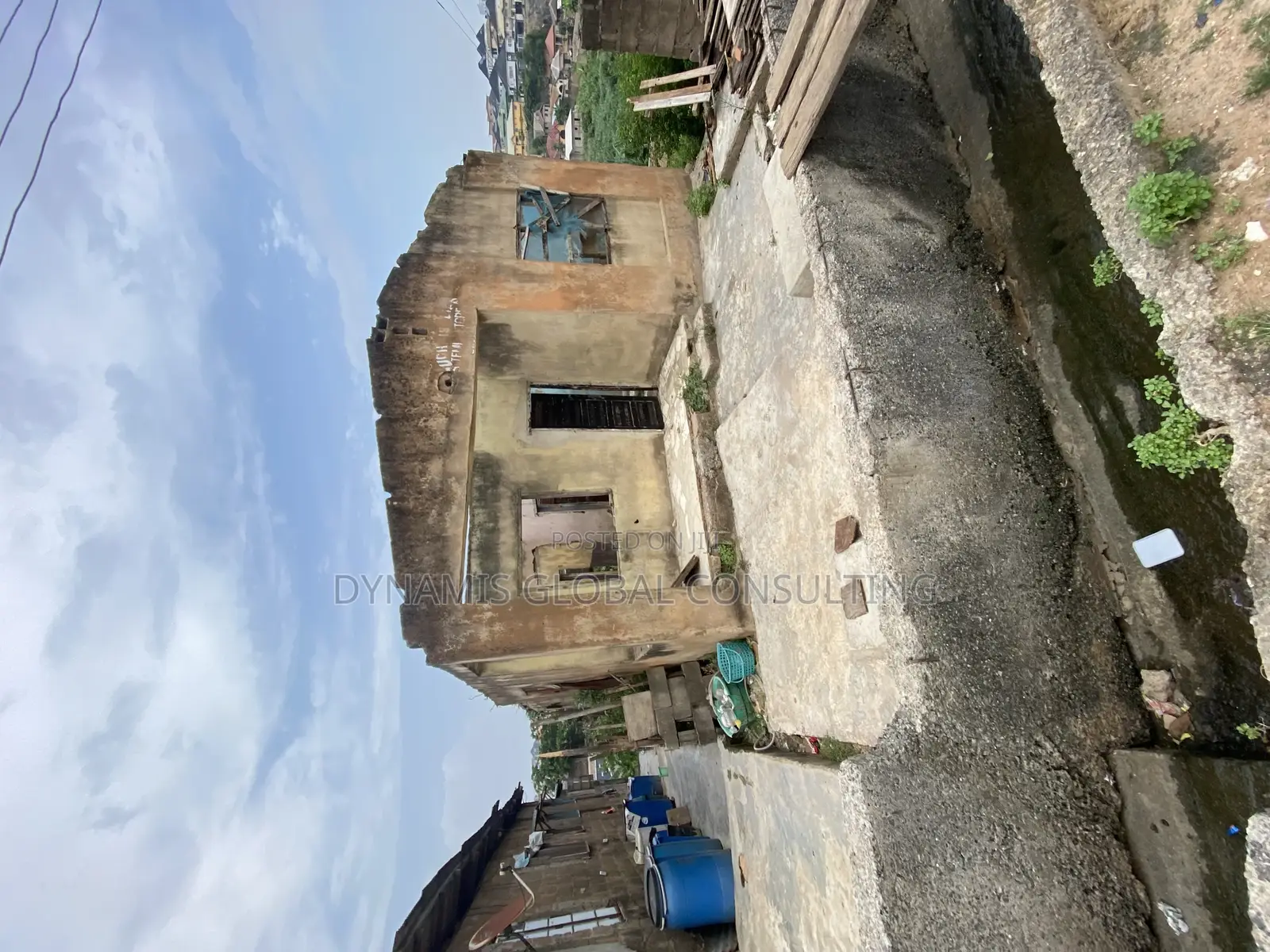 5bdrm Bungalow in Omole Phase 2 for sale