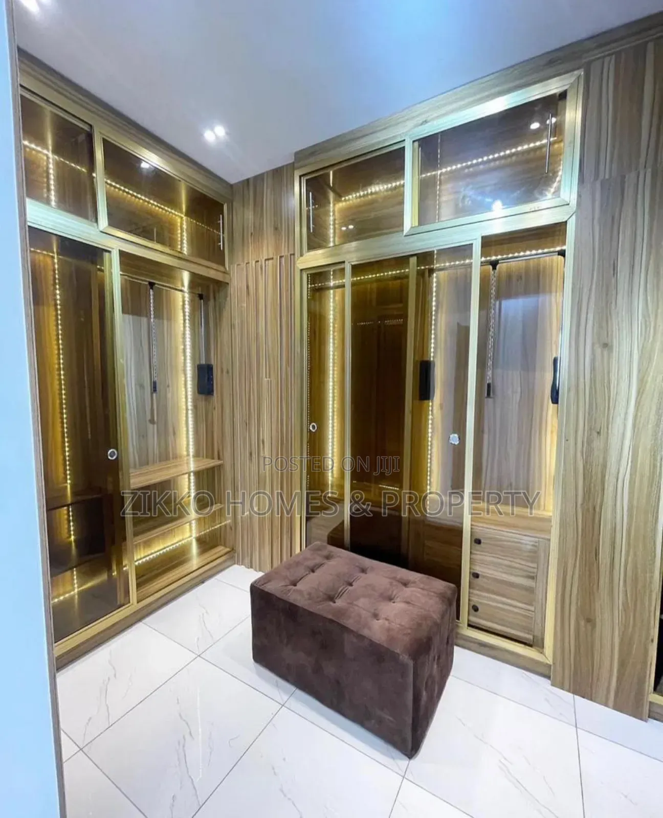 5bdrm Duplex in Chevron for sale
