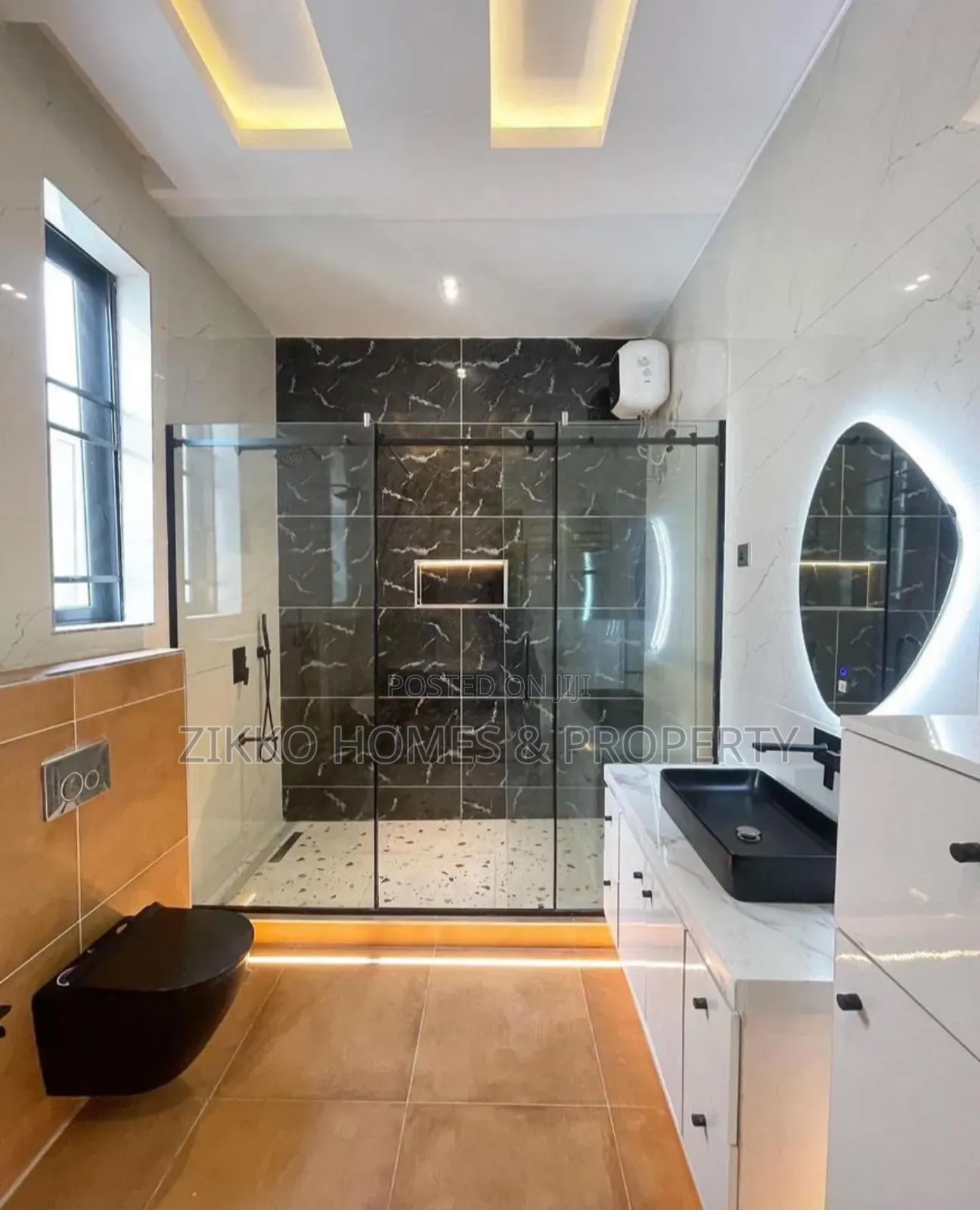5bdrm Duplex in Chevron for sale
