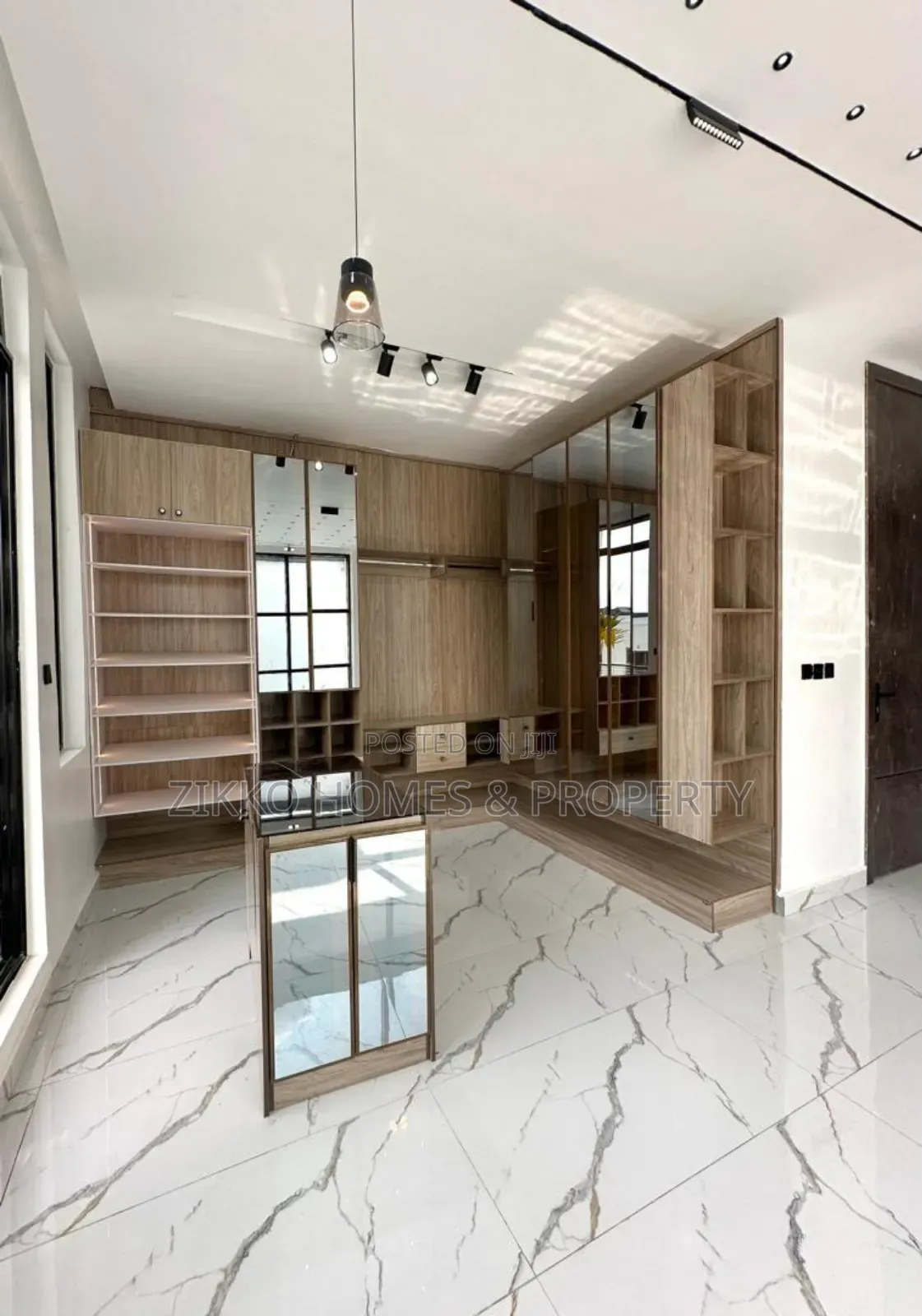 5bdrm Duplex in Chevron Alternative for sale
