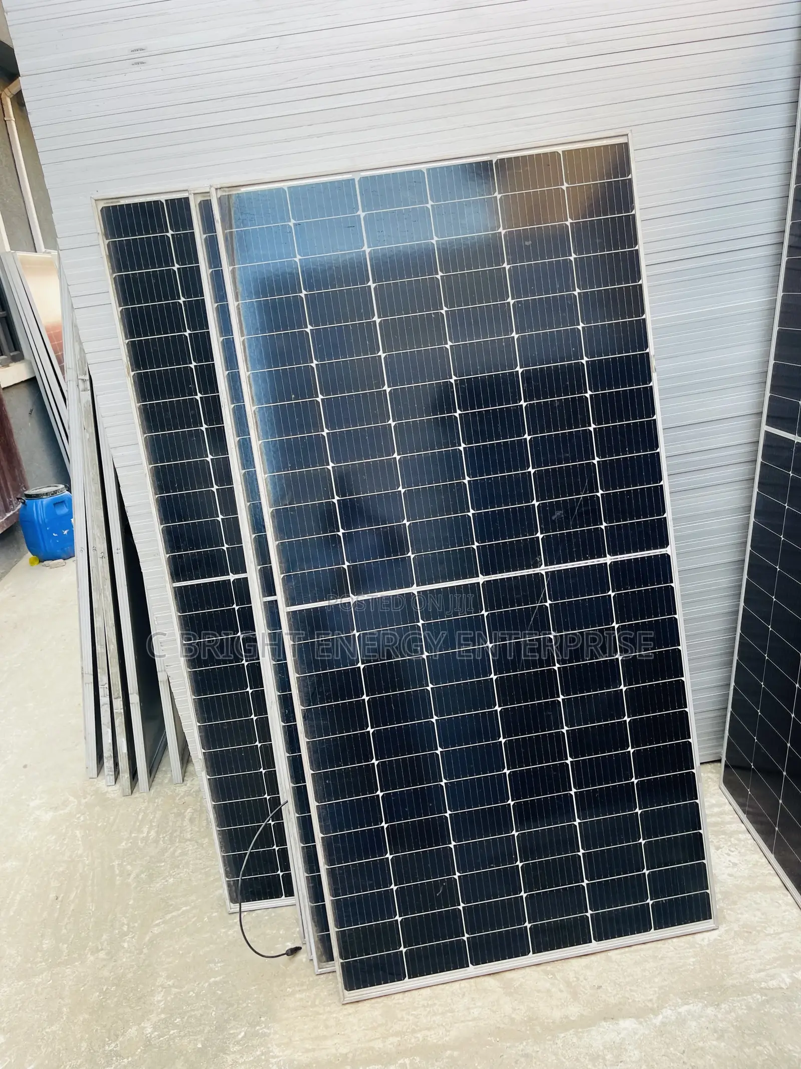 600watts Canadian Solar Panels With 25 Years Guarantee