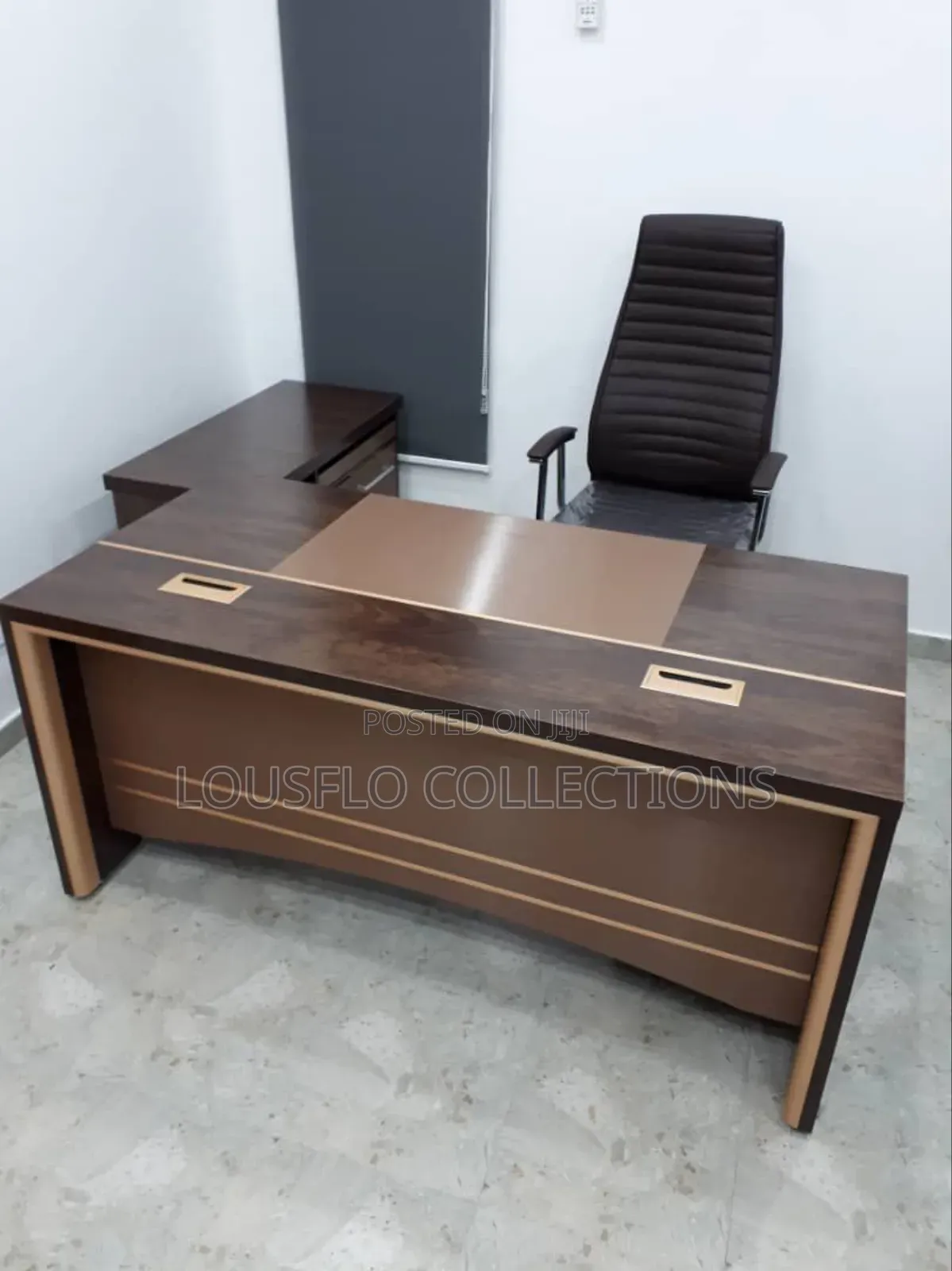 Quality Executive Director Office Table With Extension