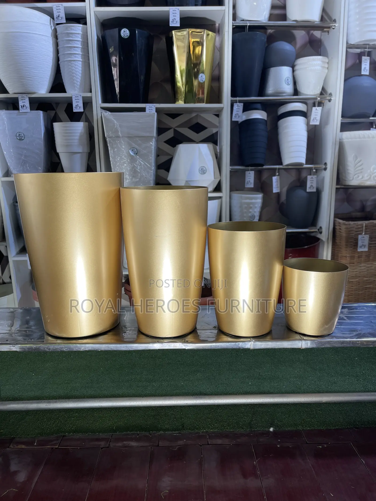 Modern Gold Glossy Pots