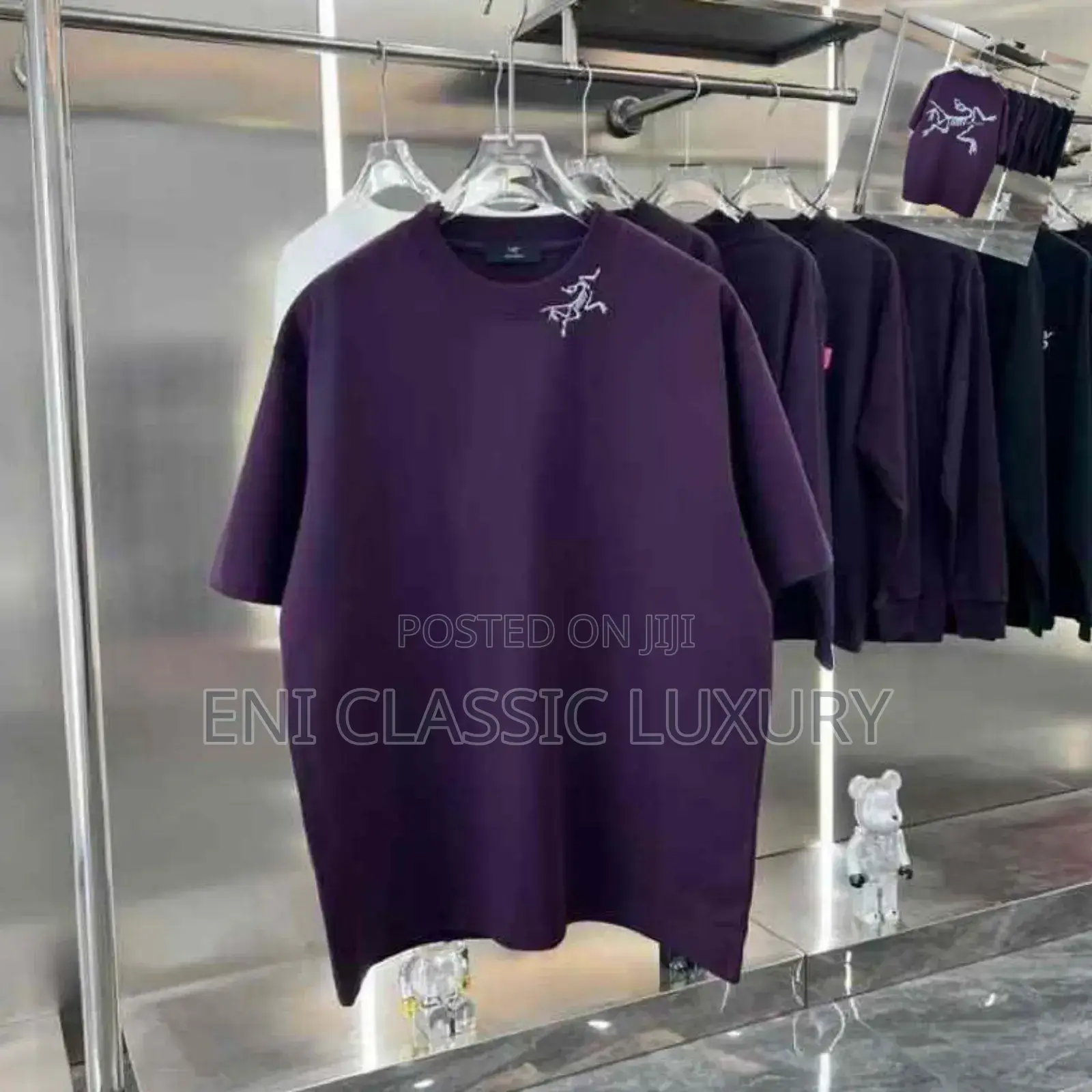 Best Quality Luxury Round Neck Available in Store