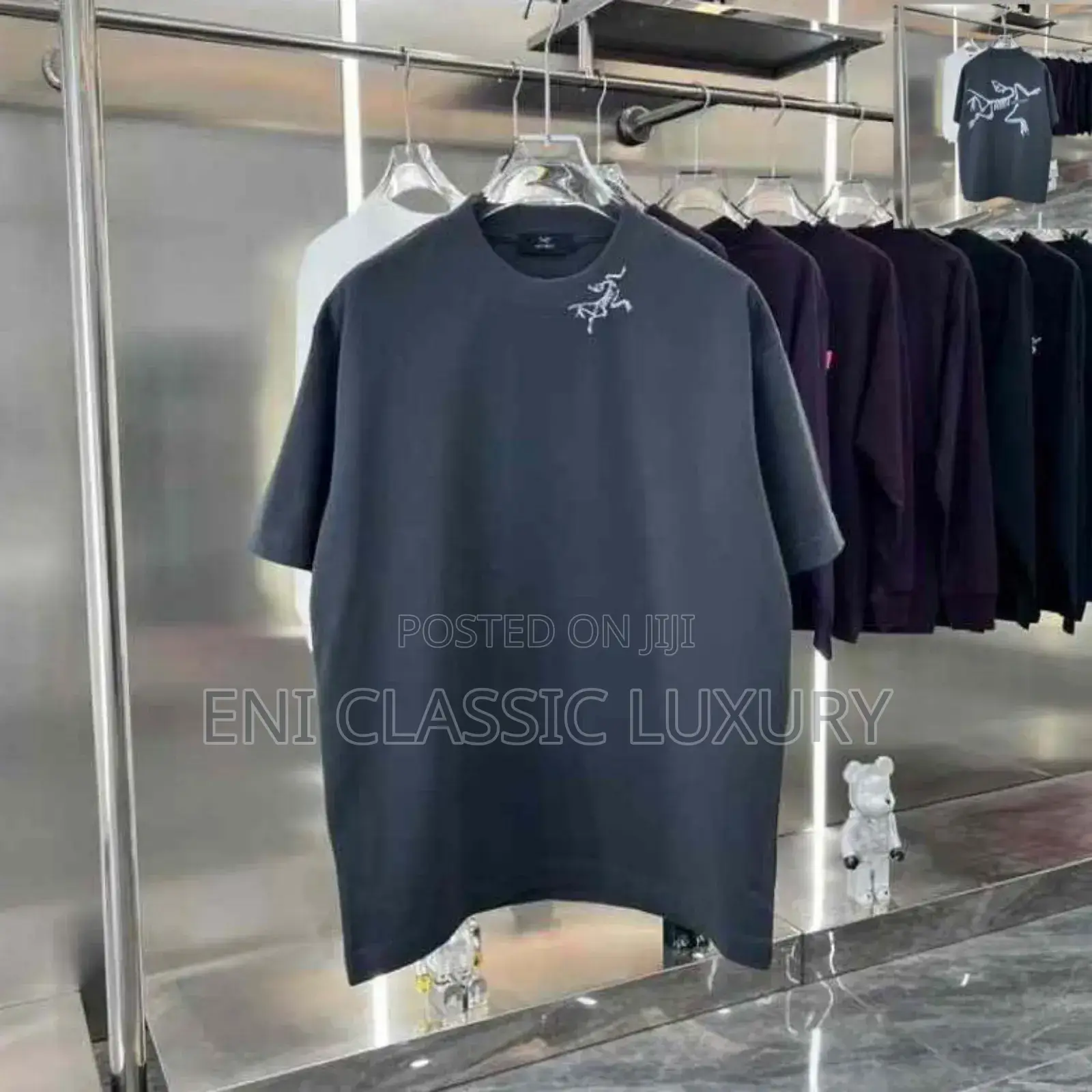 Best Quality Luxury Round Neck Available in Store