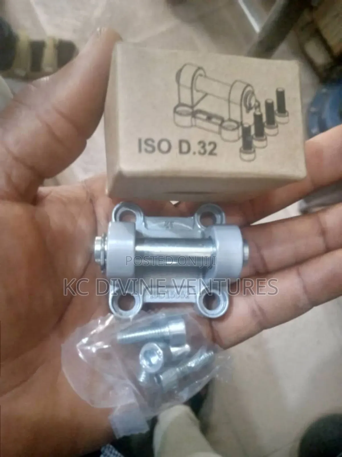 Cylinder Mounting D32
