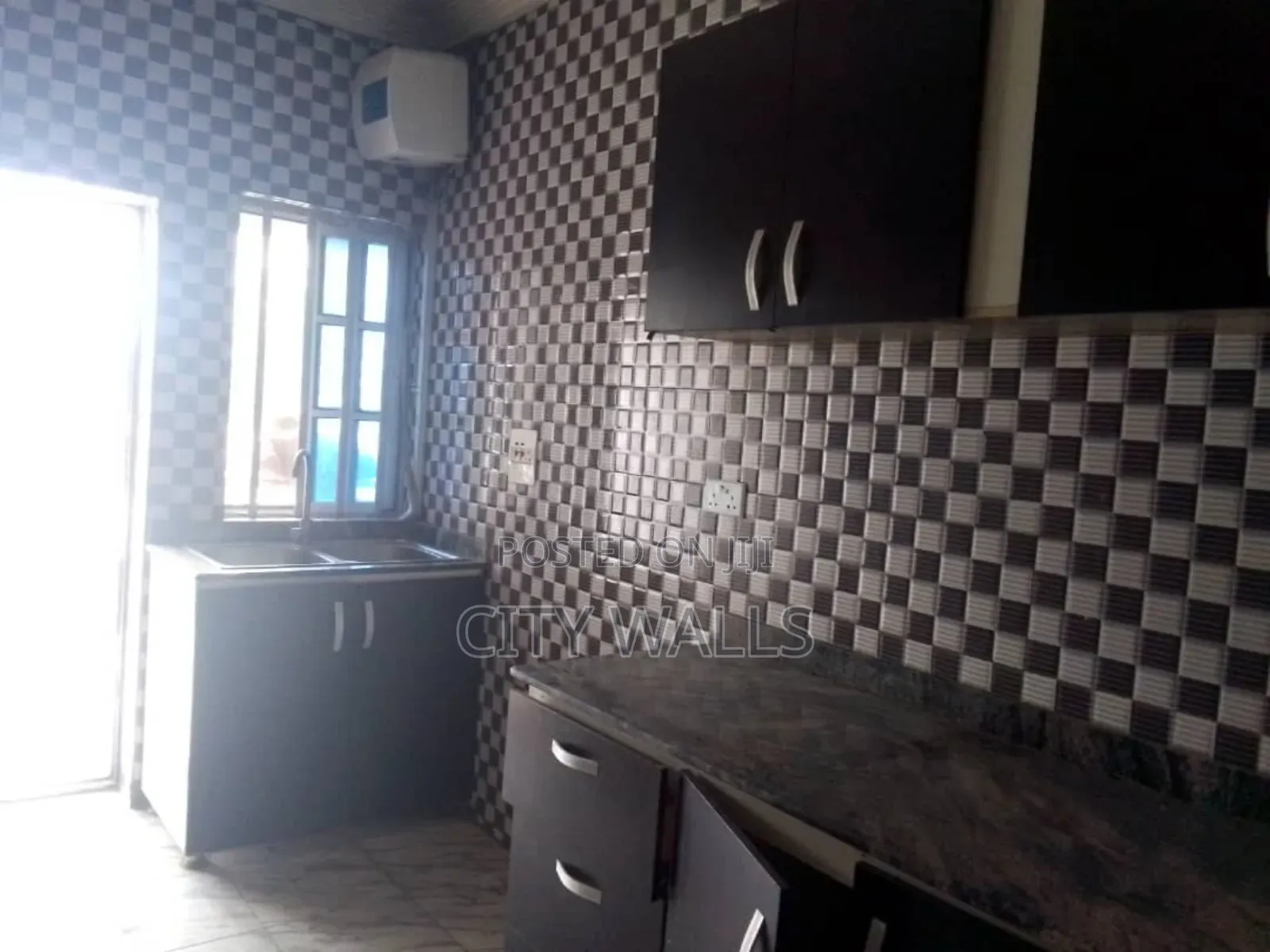 3bdrm Block of Flats in Ogombo for rent