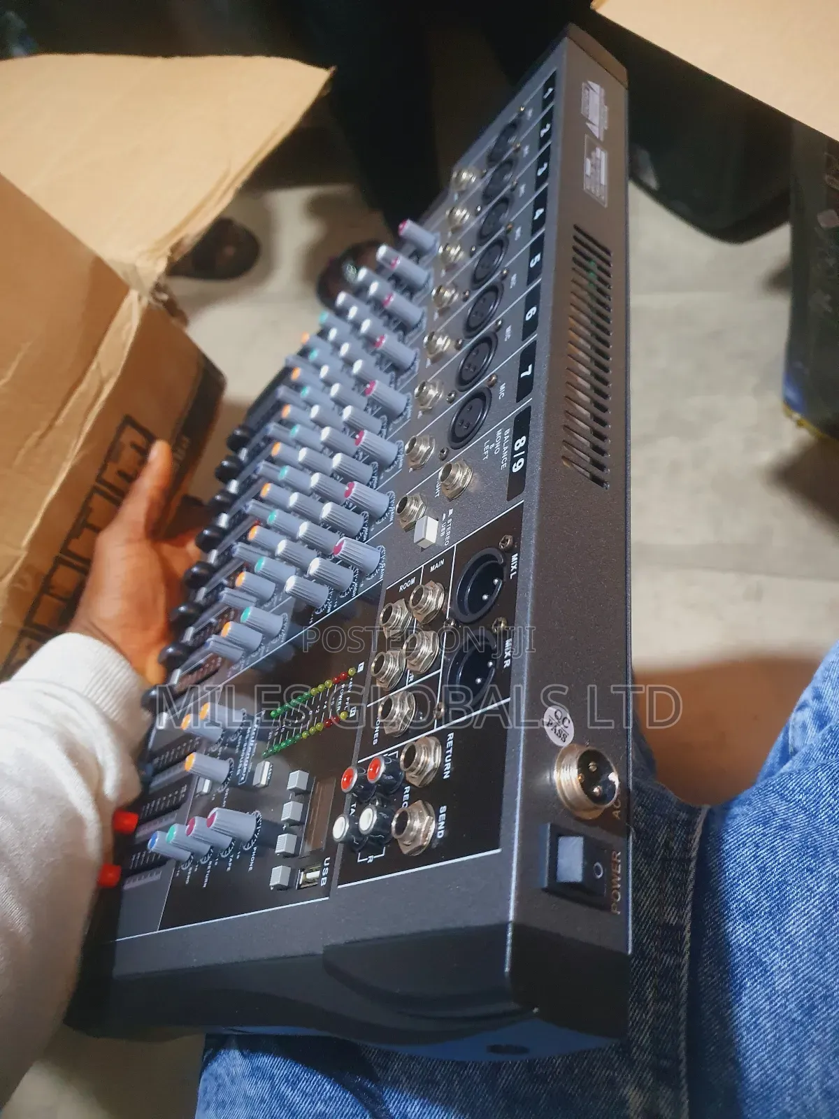 Yamaha 8 Channel Mixer