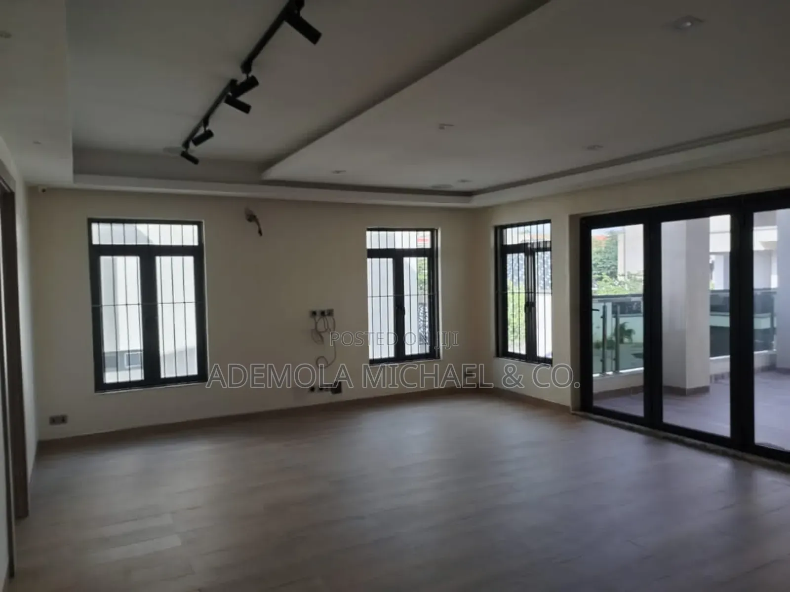 5bdrm Duplex In Guzape District For Sale