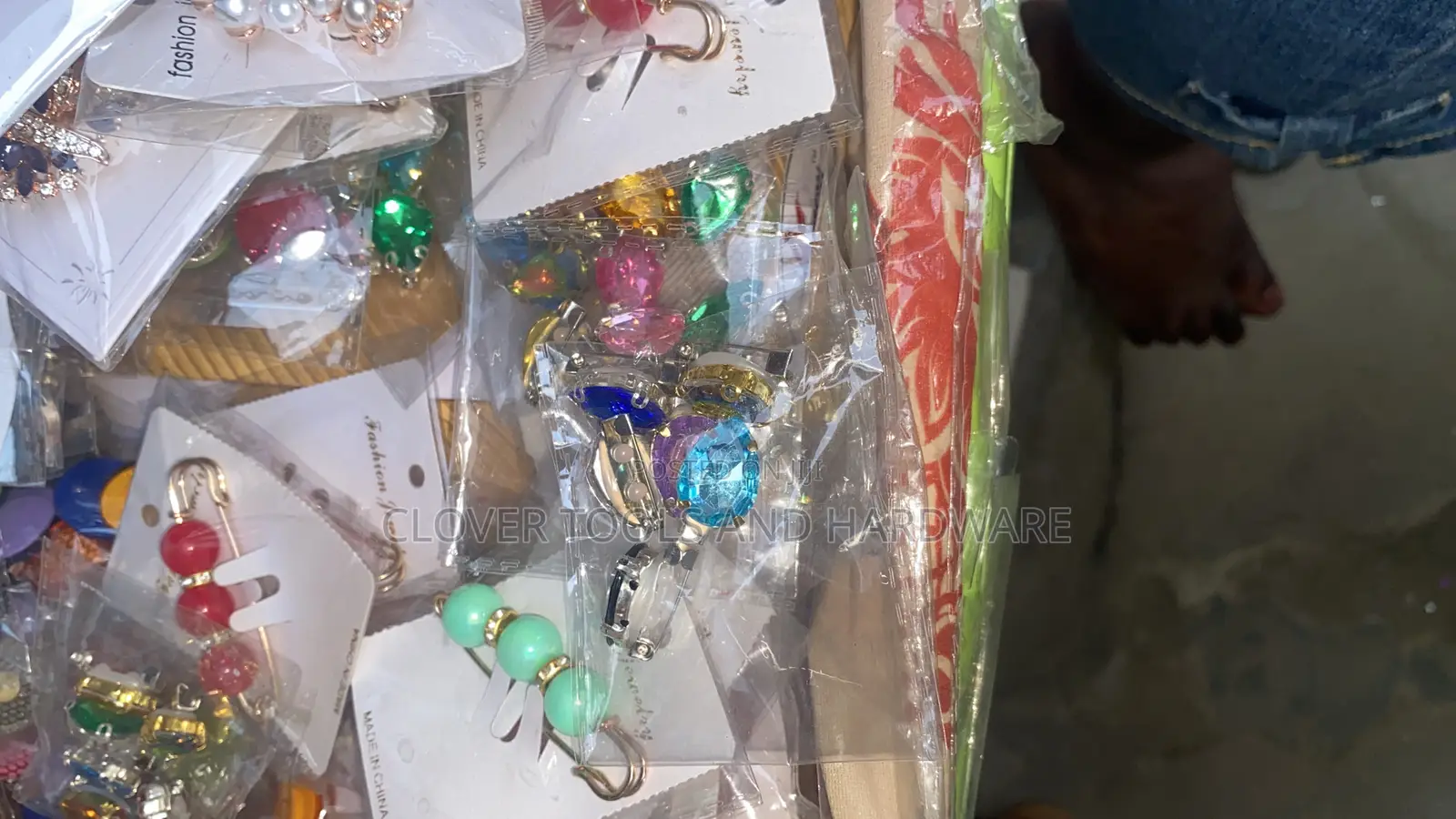 Fashion Pins Safety Lock All Non-Tocic Materials