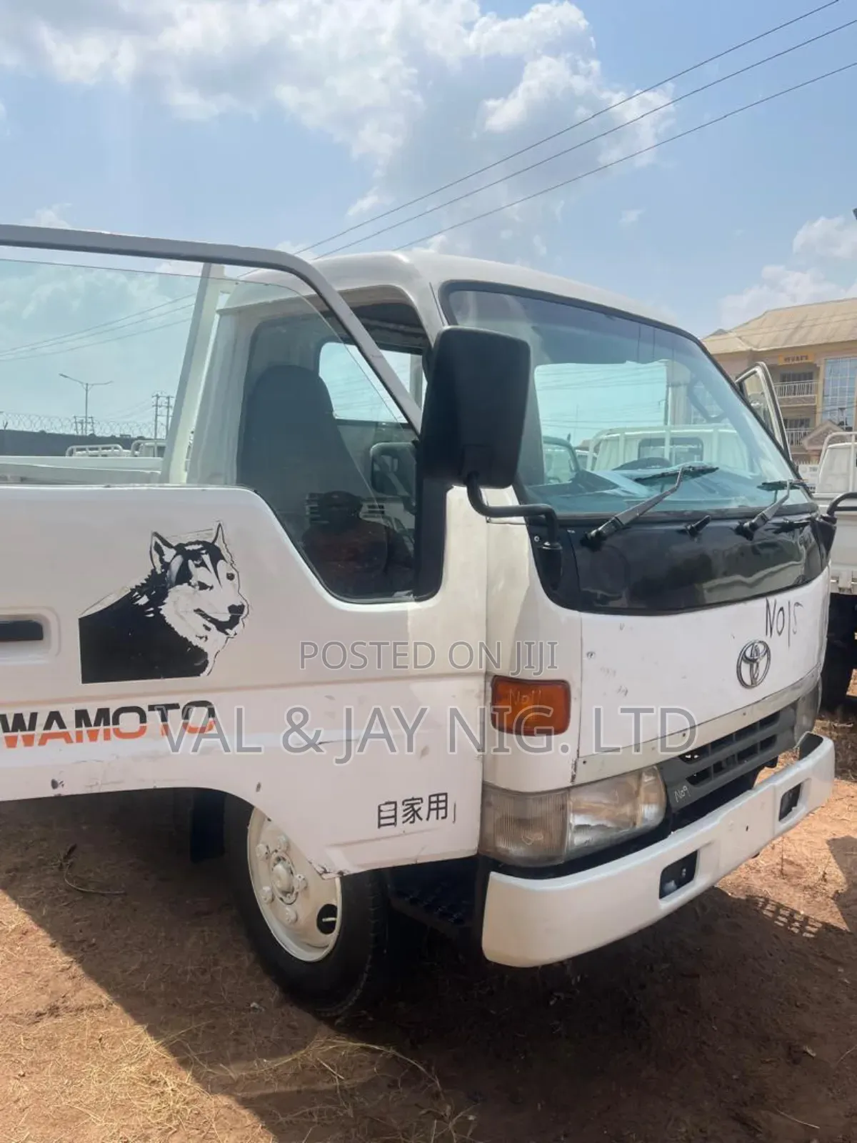 Toyota Dyna 200 With Big Iron Bucket and Japan Engine