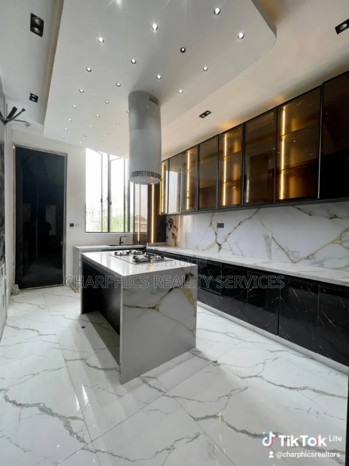 5bdrm Duplex in Lekki for sale