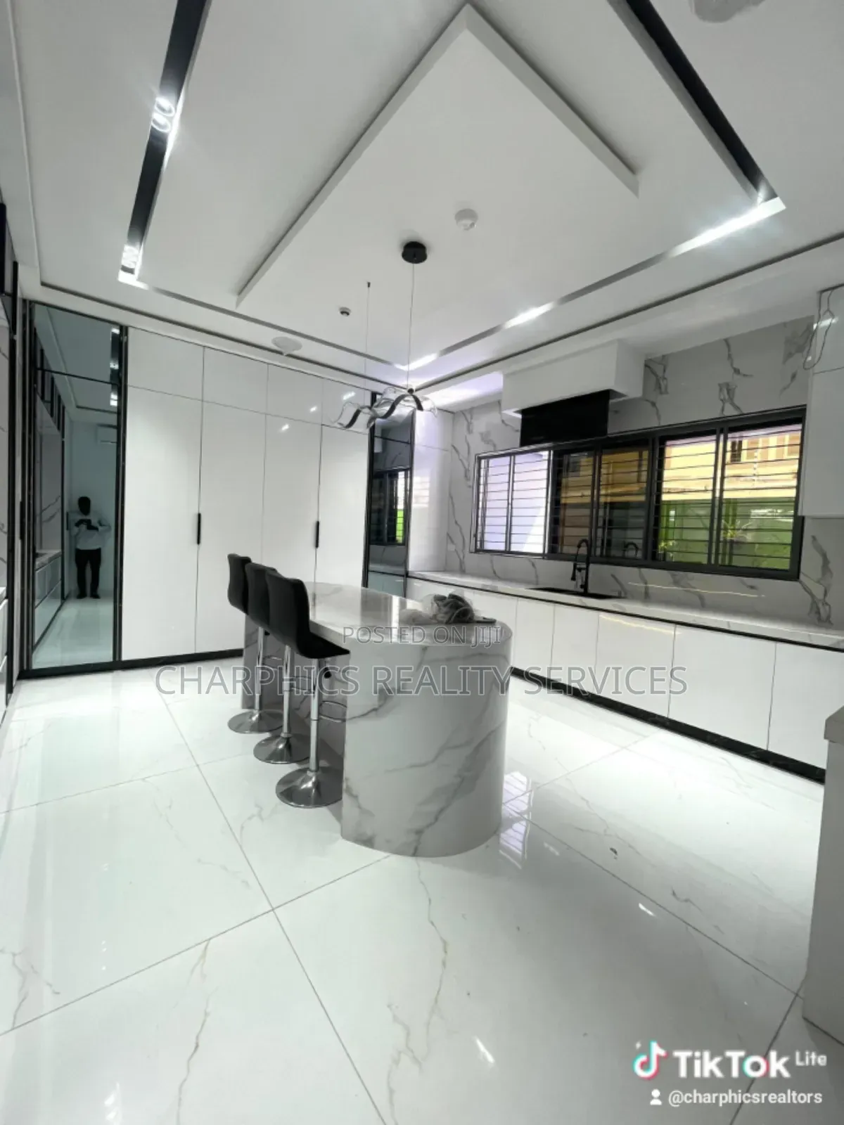 5bdrm Duplex in Lekki Phase 1 for sale