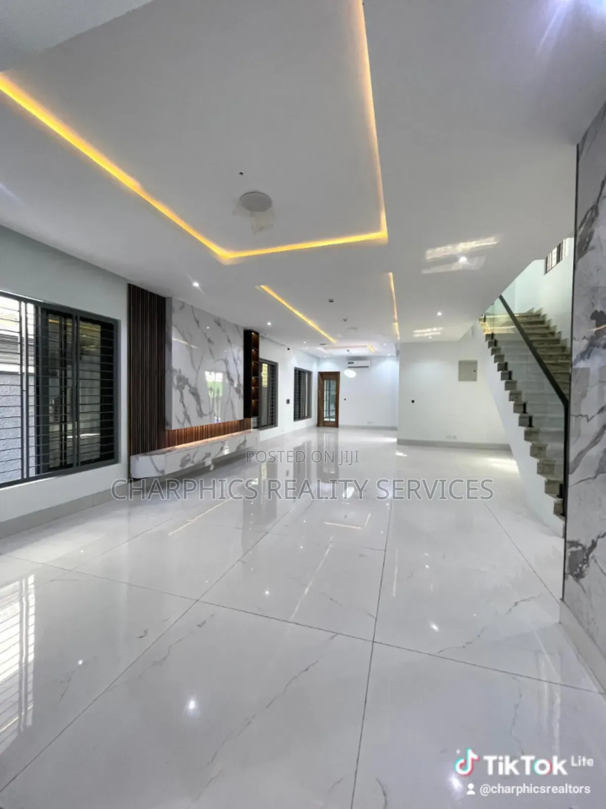 5bdrm Duplex in Lekki Phase 1 for sale