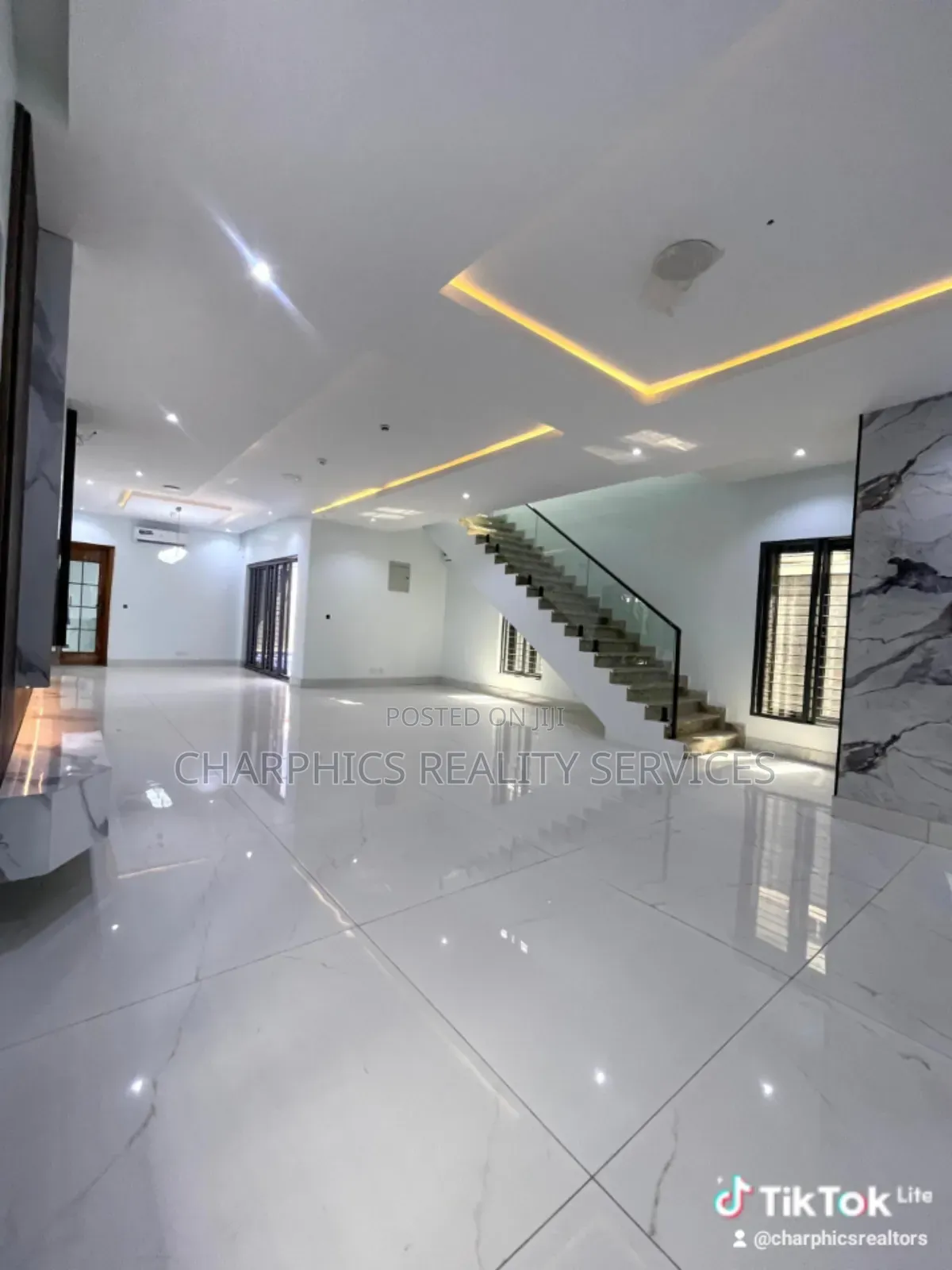 5bdrm Duplex in Lekki Phase 1 for sale