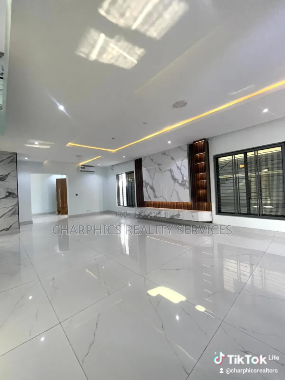 5bdrm Duplex in Lekki Phase 1 for sale