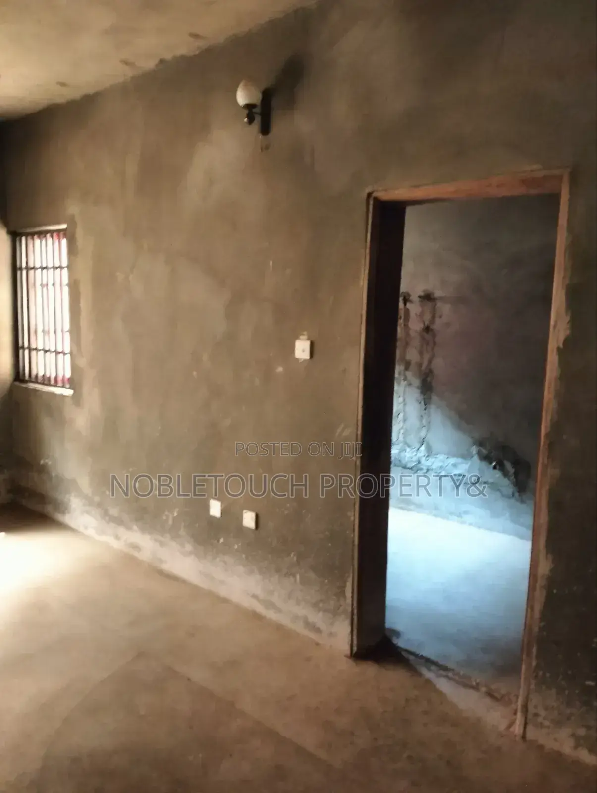 3bdrm Block of Flats in Custom Bus Stop for sale