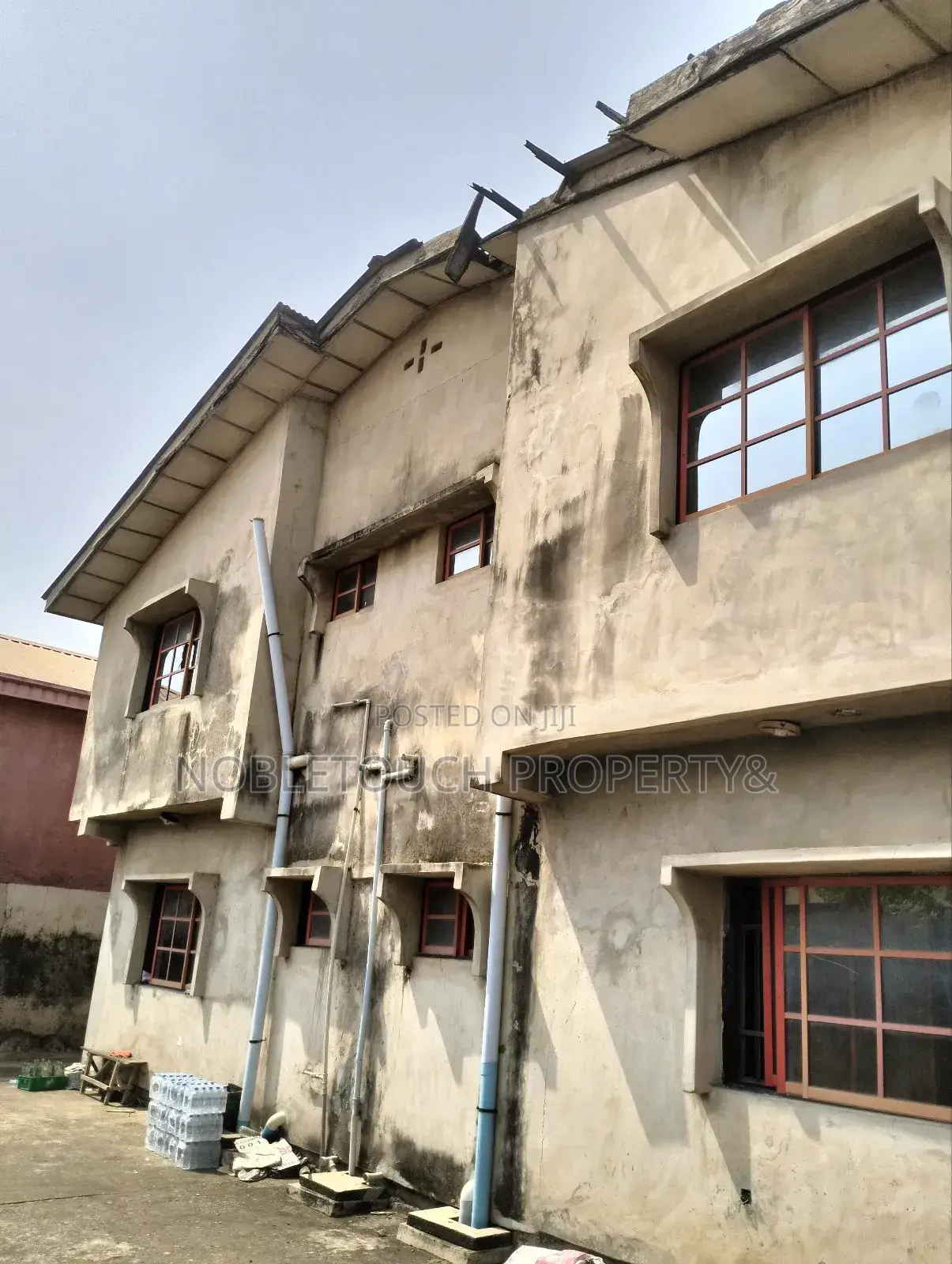3bdrm Block of Flats in Custom Bus Stop for sale