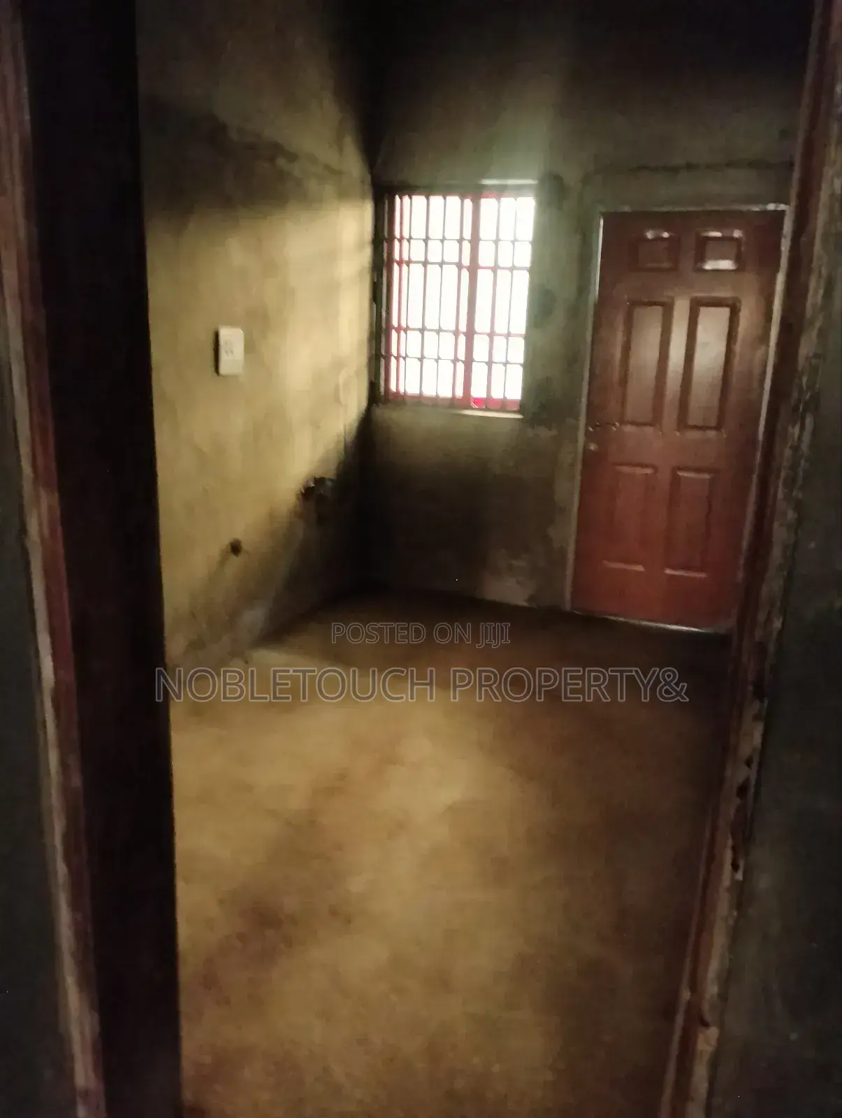 3bdrm Block of Flats in Custom Bus Stop for sale