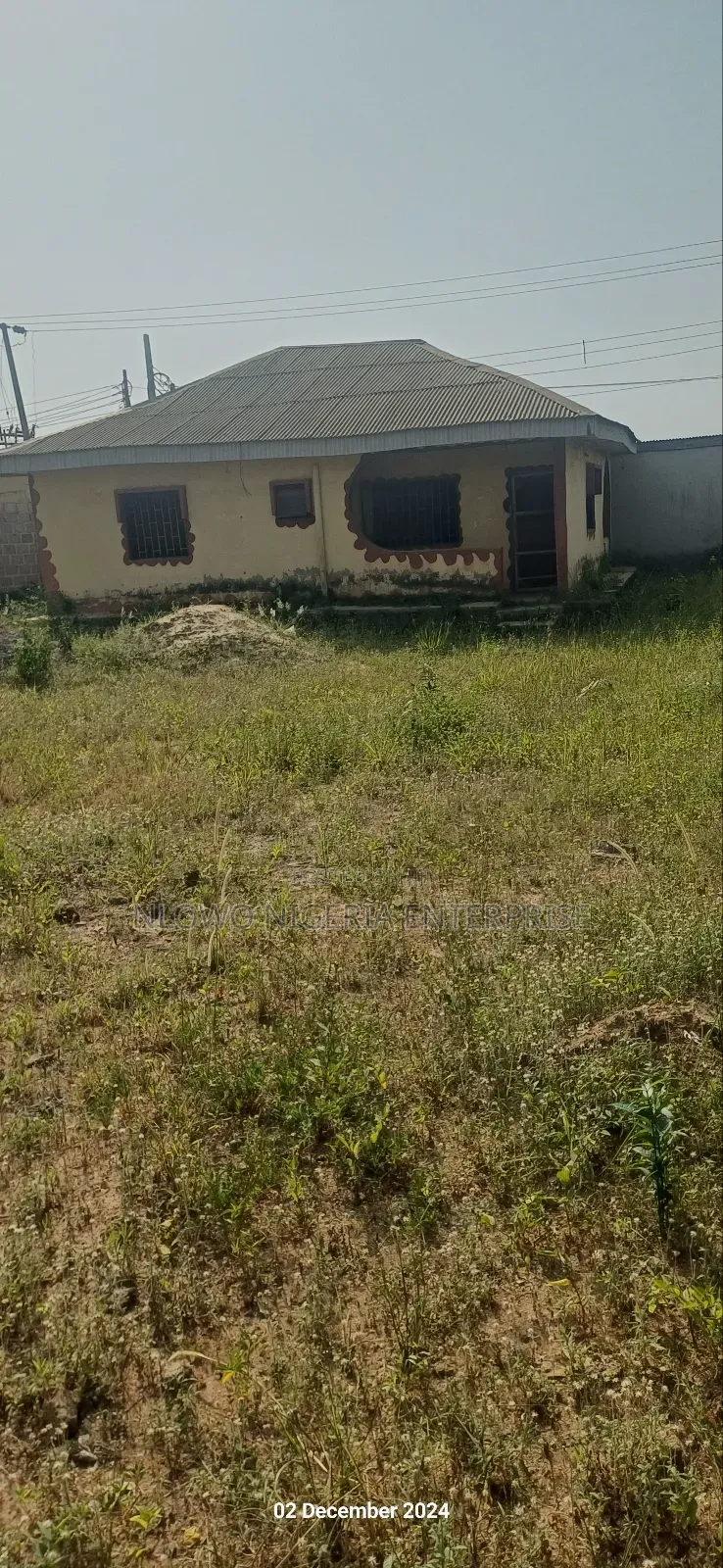 3bdrm Bungalow in Oke Ayo Estate, Agric for sale