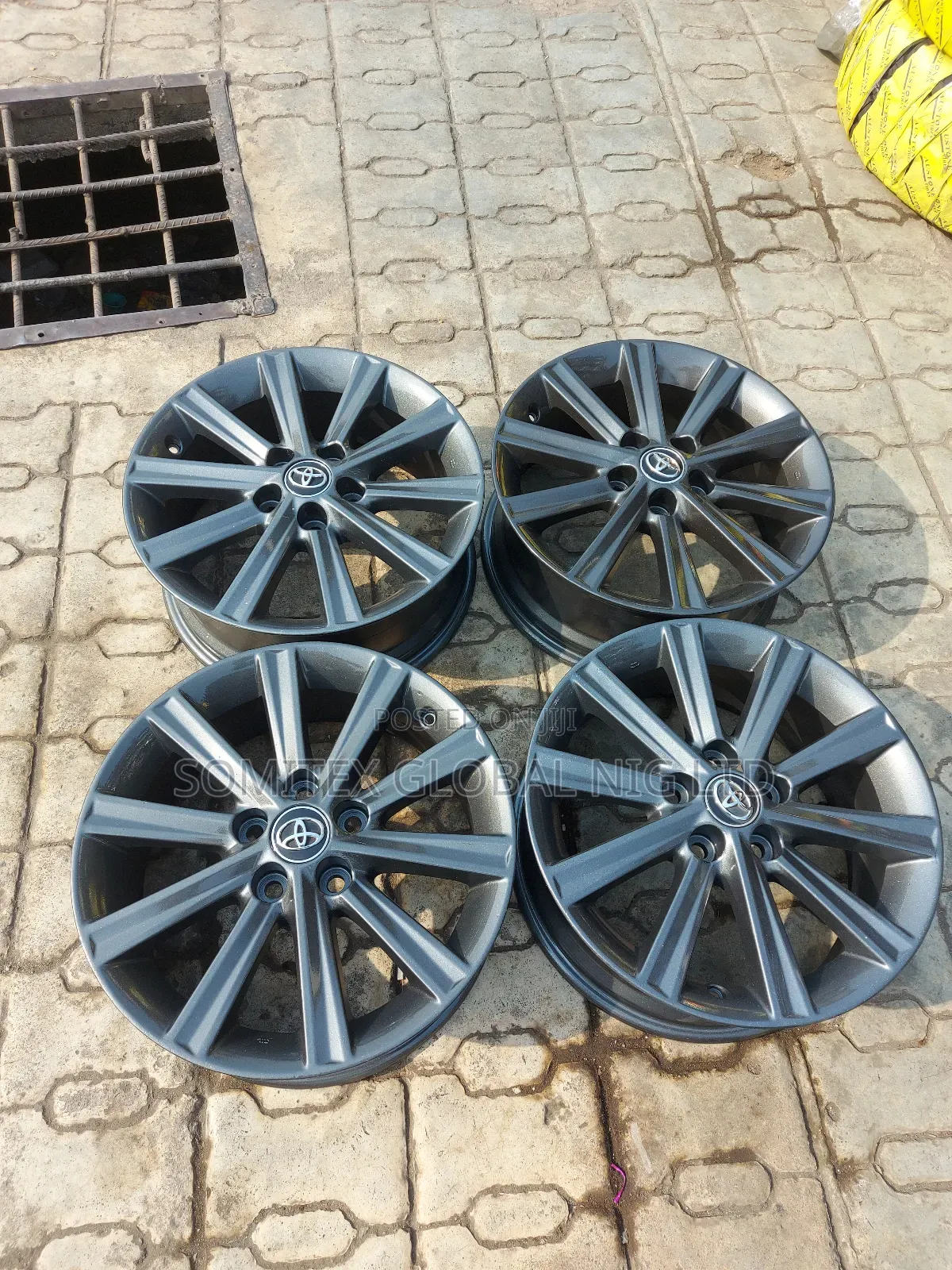 Toyota Camry Alloyed Rim 2013.