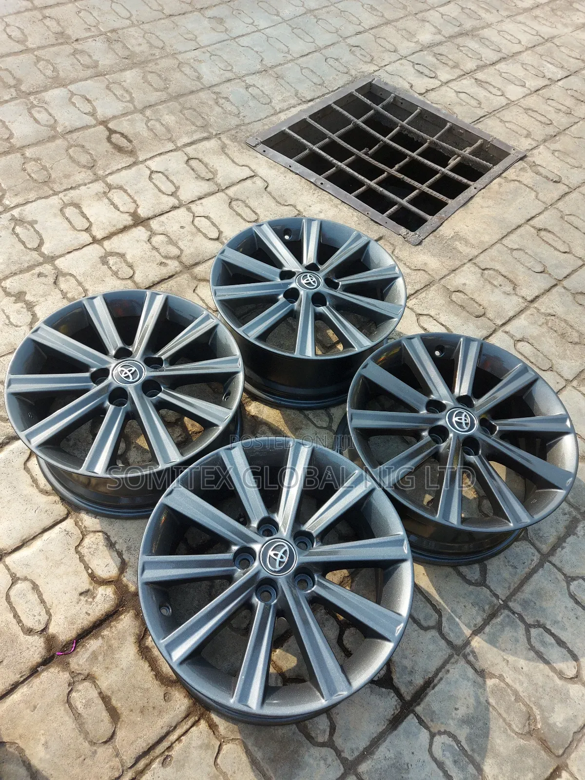 Toyota Camry Alloyed Rim 2013.