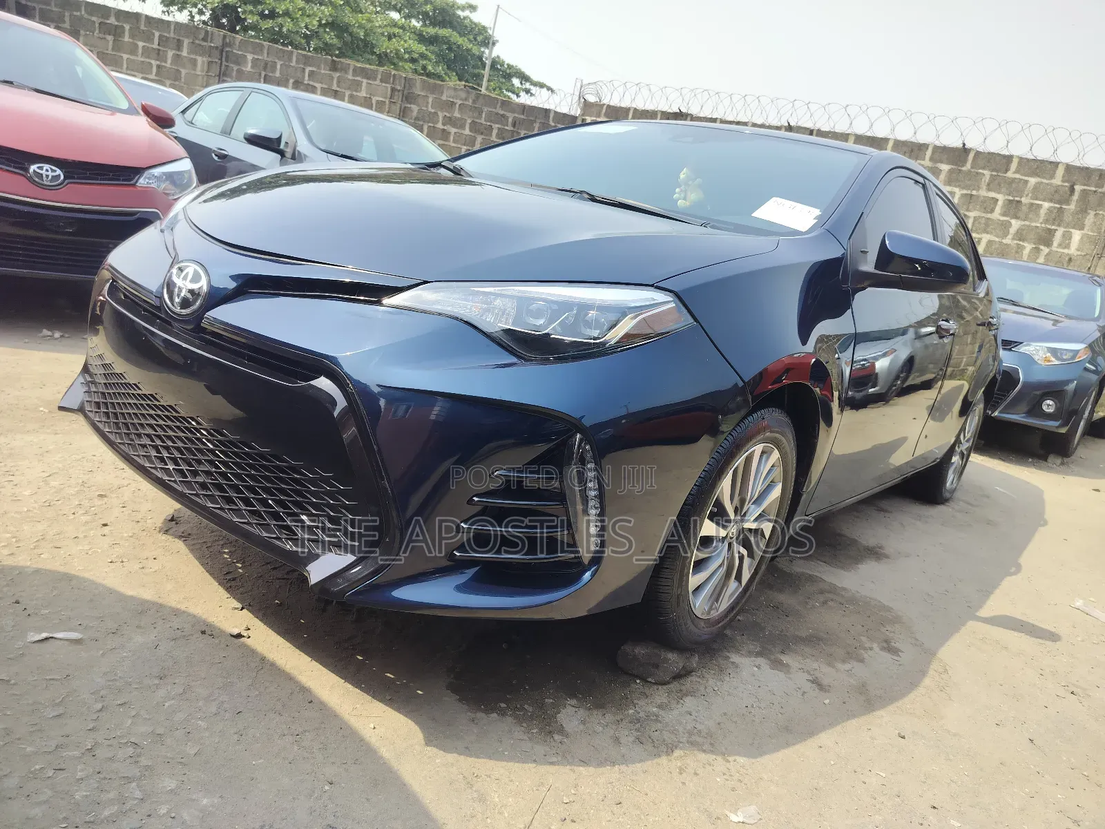 Toyota Corolla XLE (1.8L 4cyl 2A) 2018 Blue