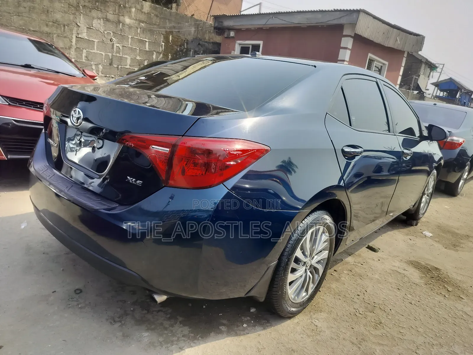Toyota Corolla XLE (1.8L 4cyl 2A) 2018 Blue