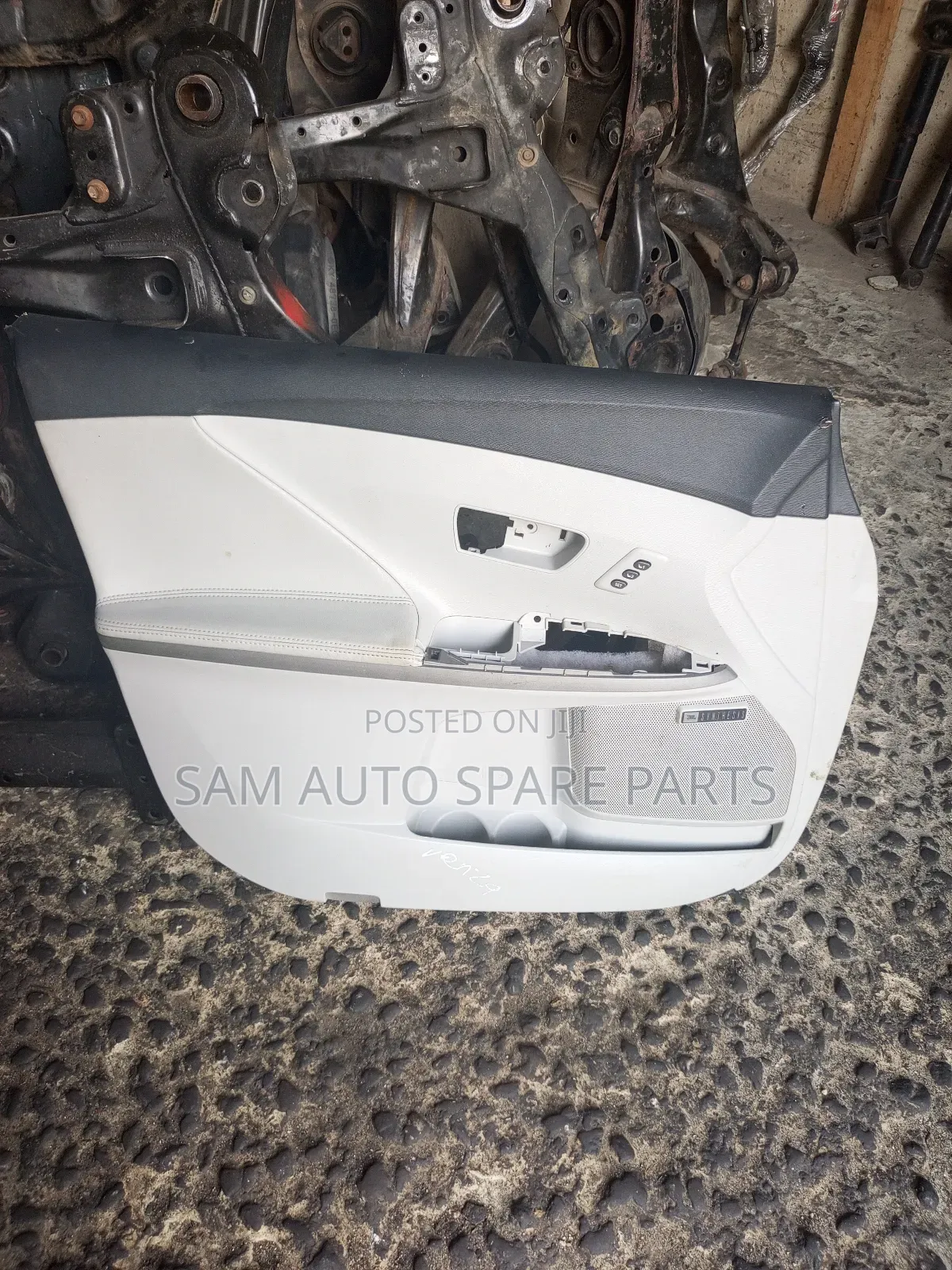 Toyota Venza Door Mat the Two Front Side 2014 Model