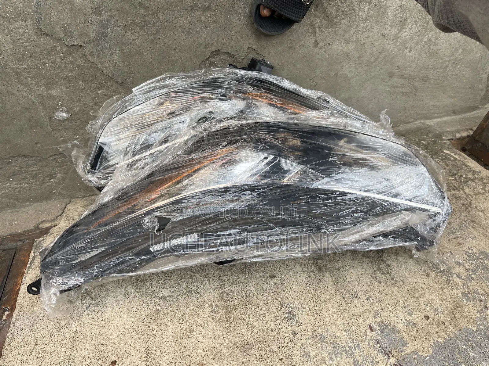 Headlight Highlander 2020 Available as Seen