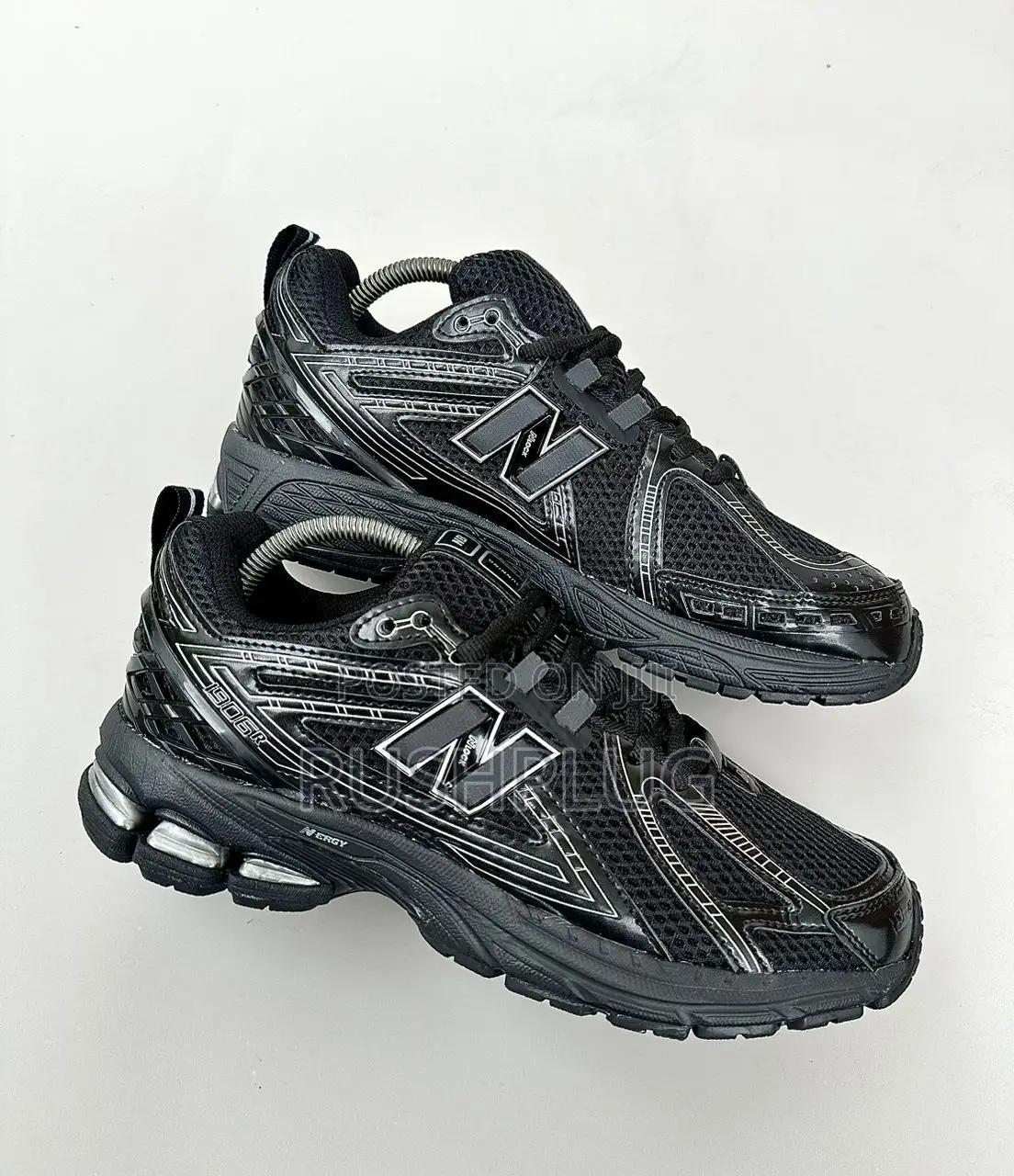 Outstanding New Balance 1906R ‘Metallic Silver’ Sneakers