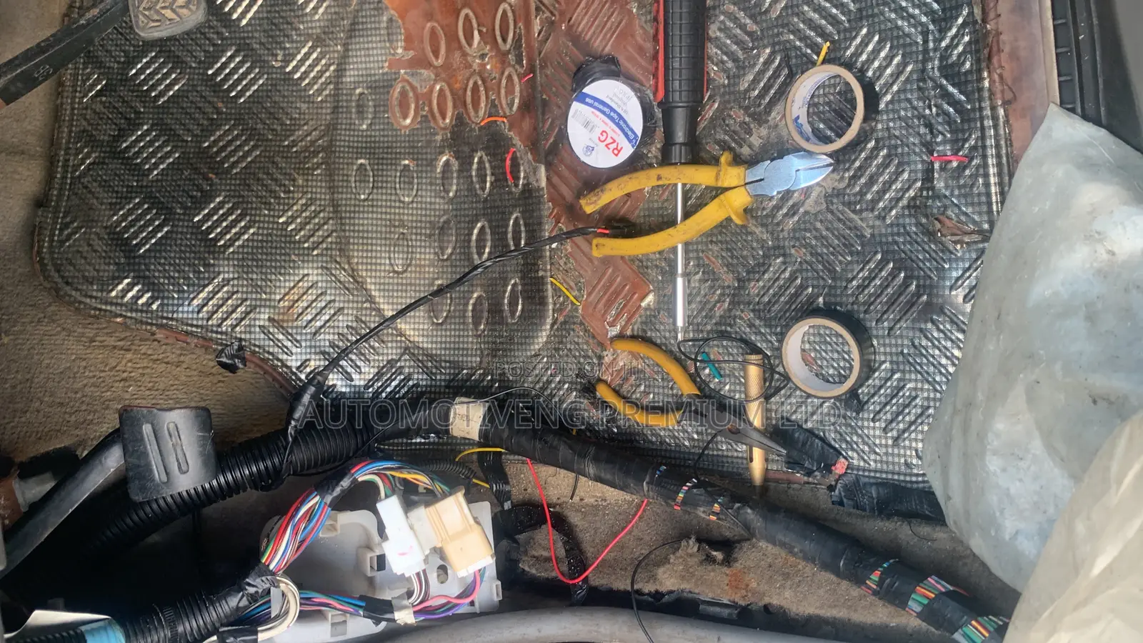 Vehicle Tracker Device Vehicle Speed Limiter for Trucks