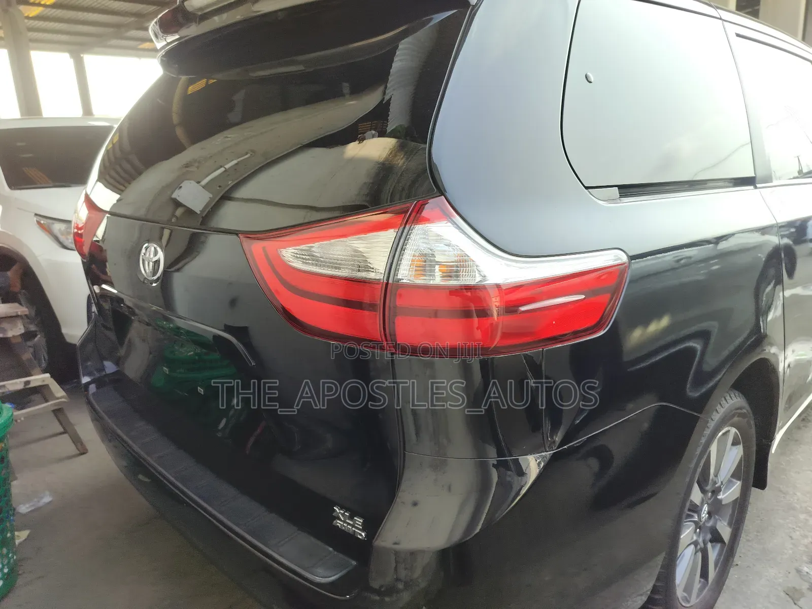 Toyota Sienna XLE AWD (3.5L 6cyl 8A) 2018 Black