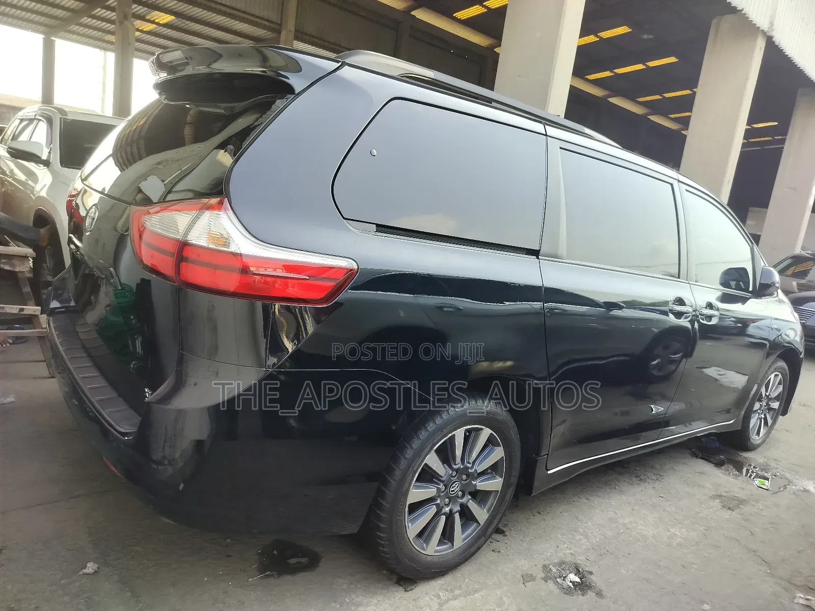 Toyota Sienna XLE AWD (3.5L 6cyl 8A) 2018 Black