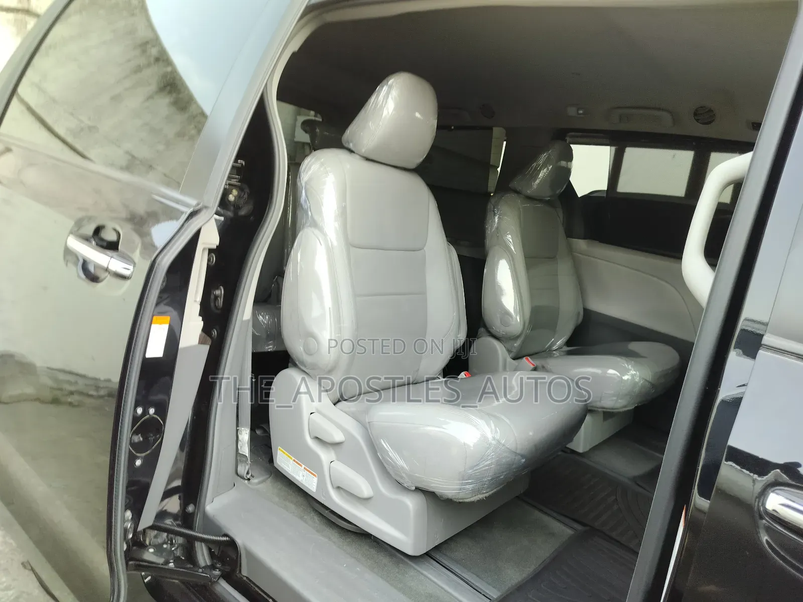 Toyota Sienna XLE (3.5L 6cyl 8A) 2018 Black