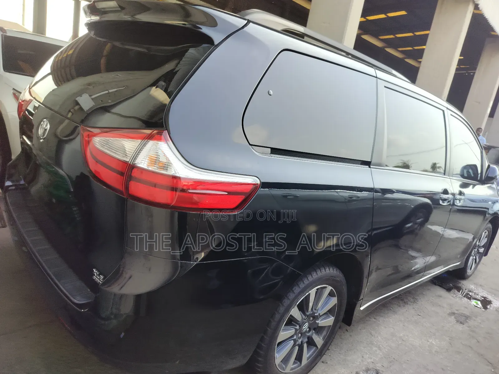 Toyota Sienna XLE (3.5L 6cyl 8A) 2018 Black