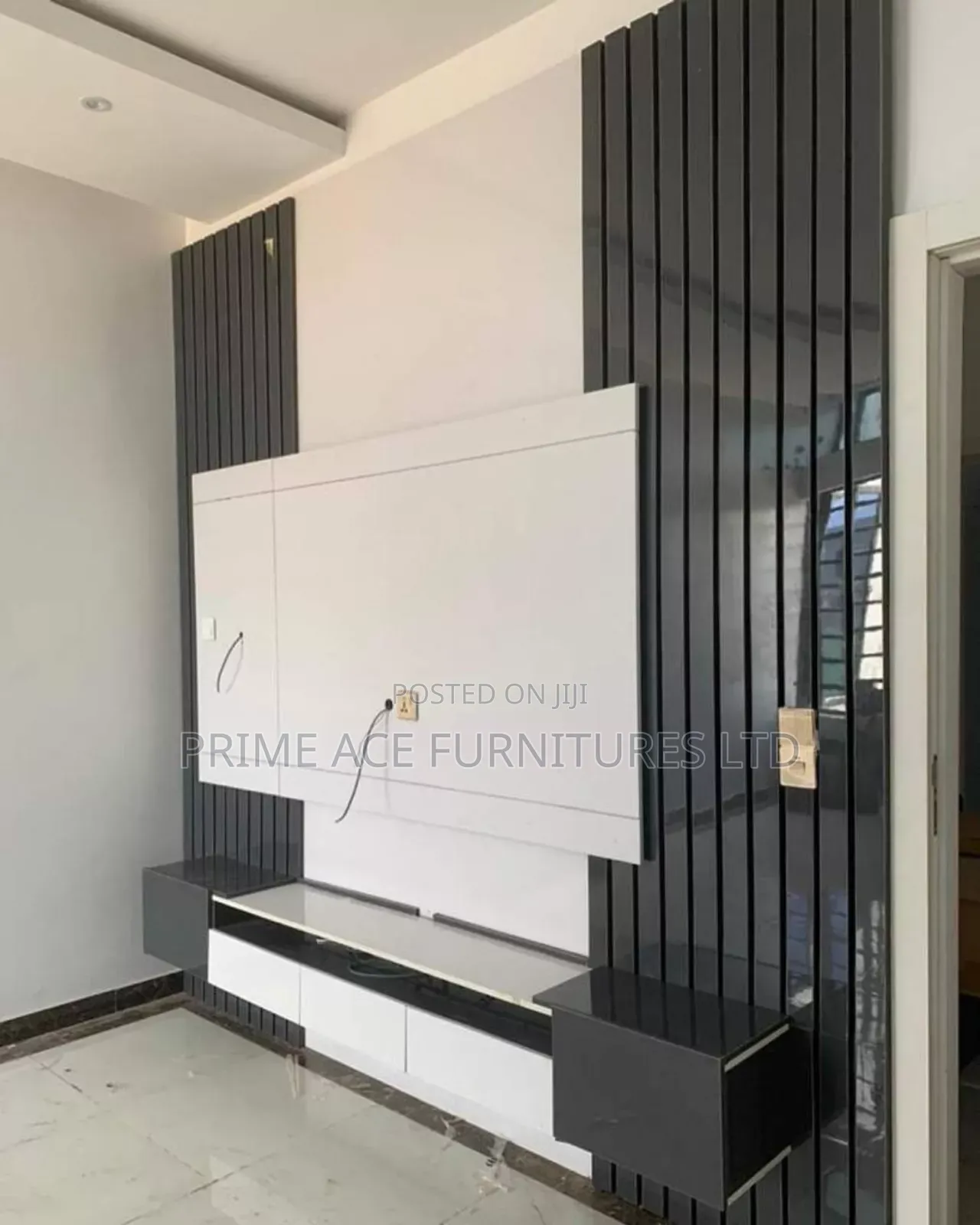Prime Black and White Tv Console