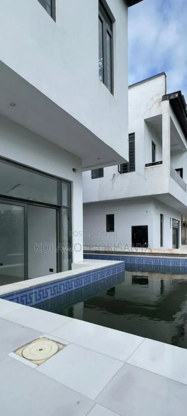 5bdrm Duplex in Ikota for sale