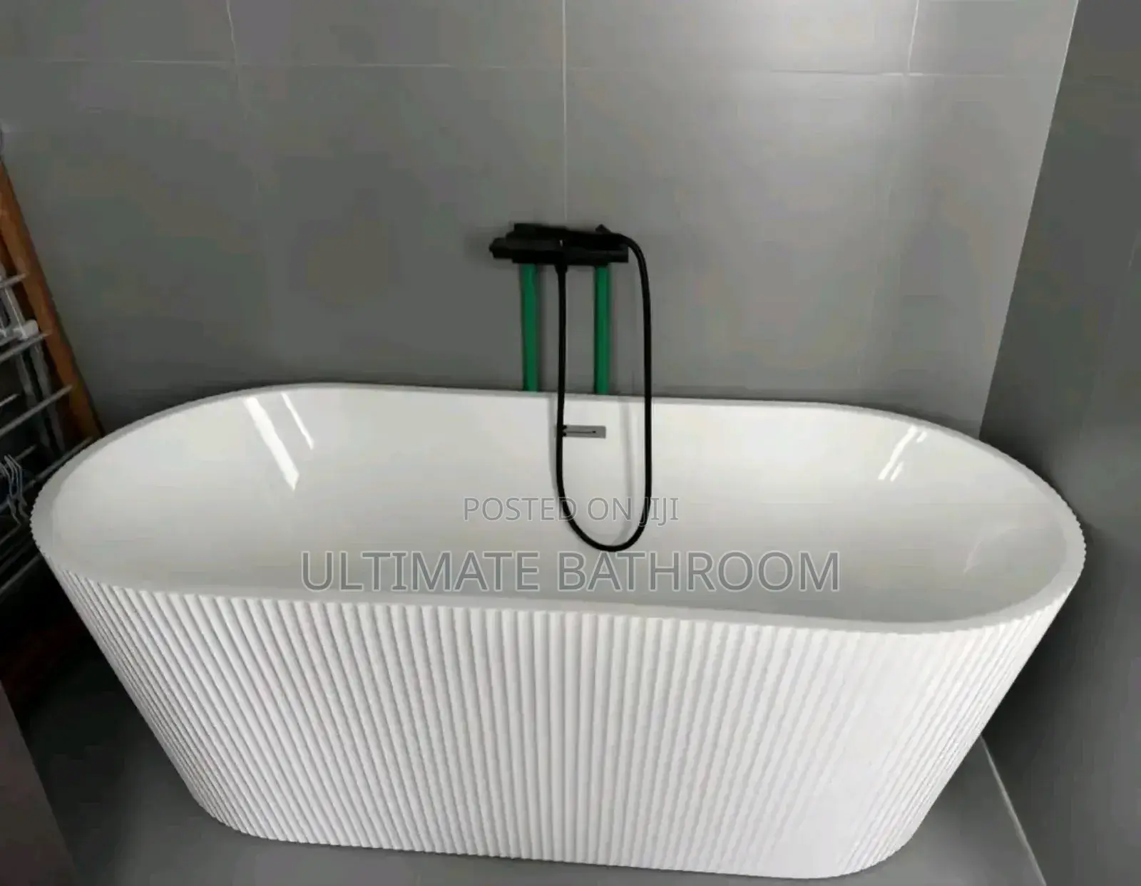 Fluted Bathroom Bathtub