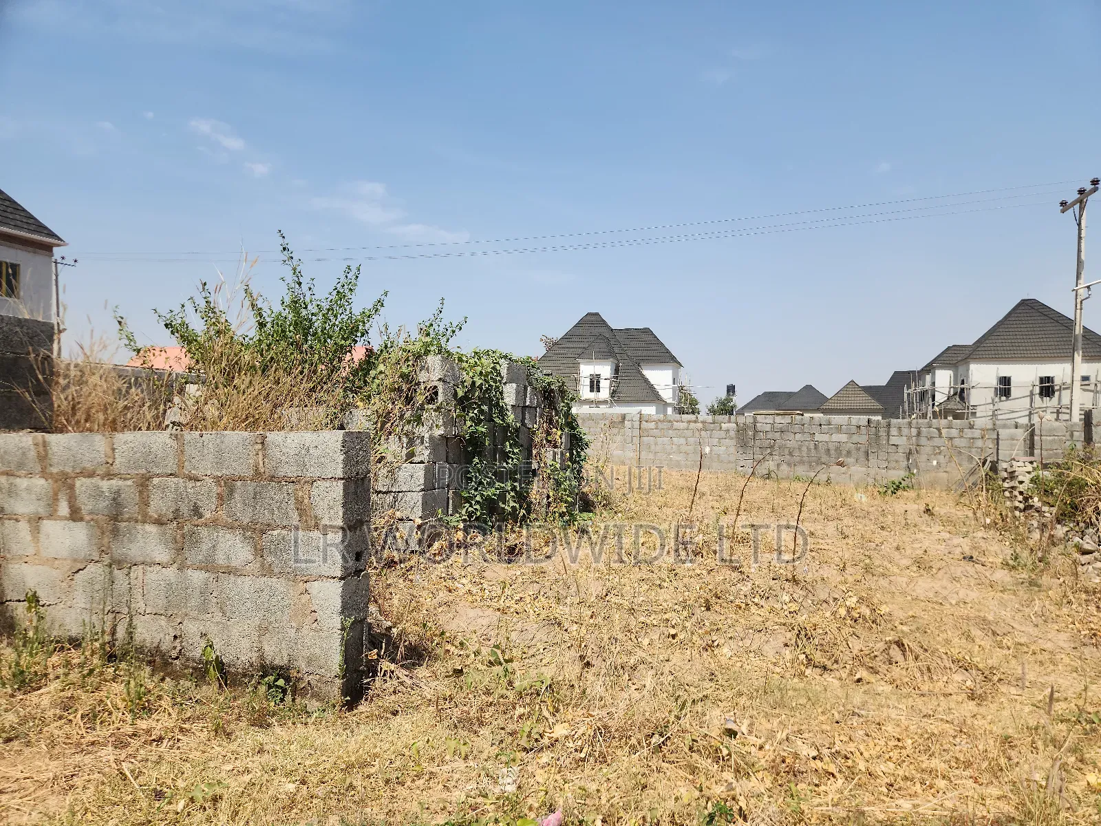 500sqm Land, Corner Piece in a Habitable Estate
